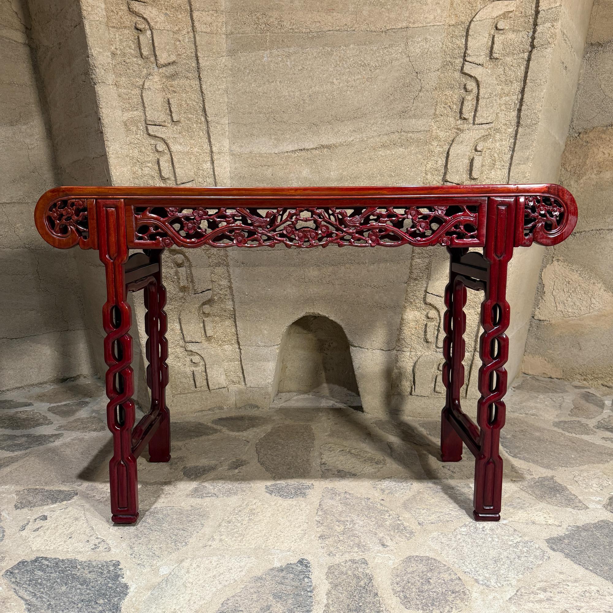 For your consideration, a Chinese altar console foyer table. Constructed with wood (rosewood) with intricately carving.  

Dimensions: 32.25