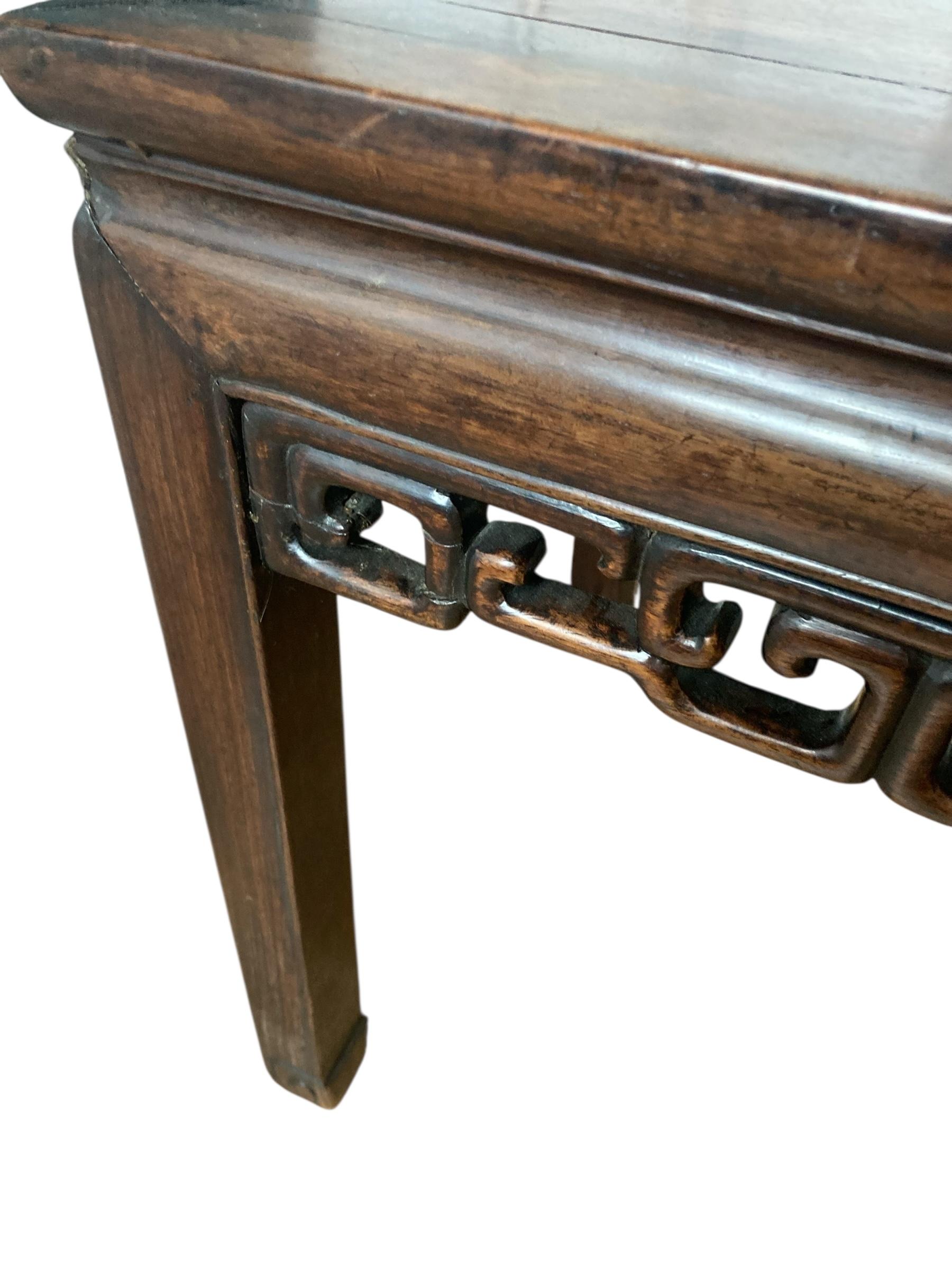 Mesa baja china de palisandro c.1890-1900 Qing en venta