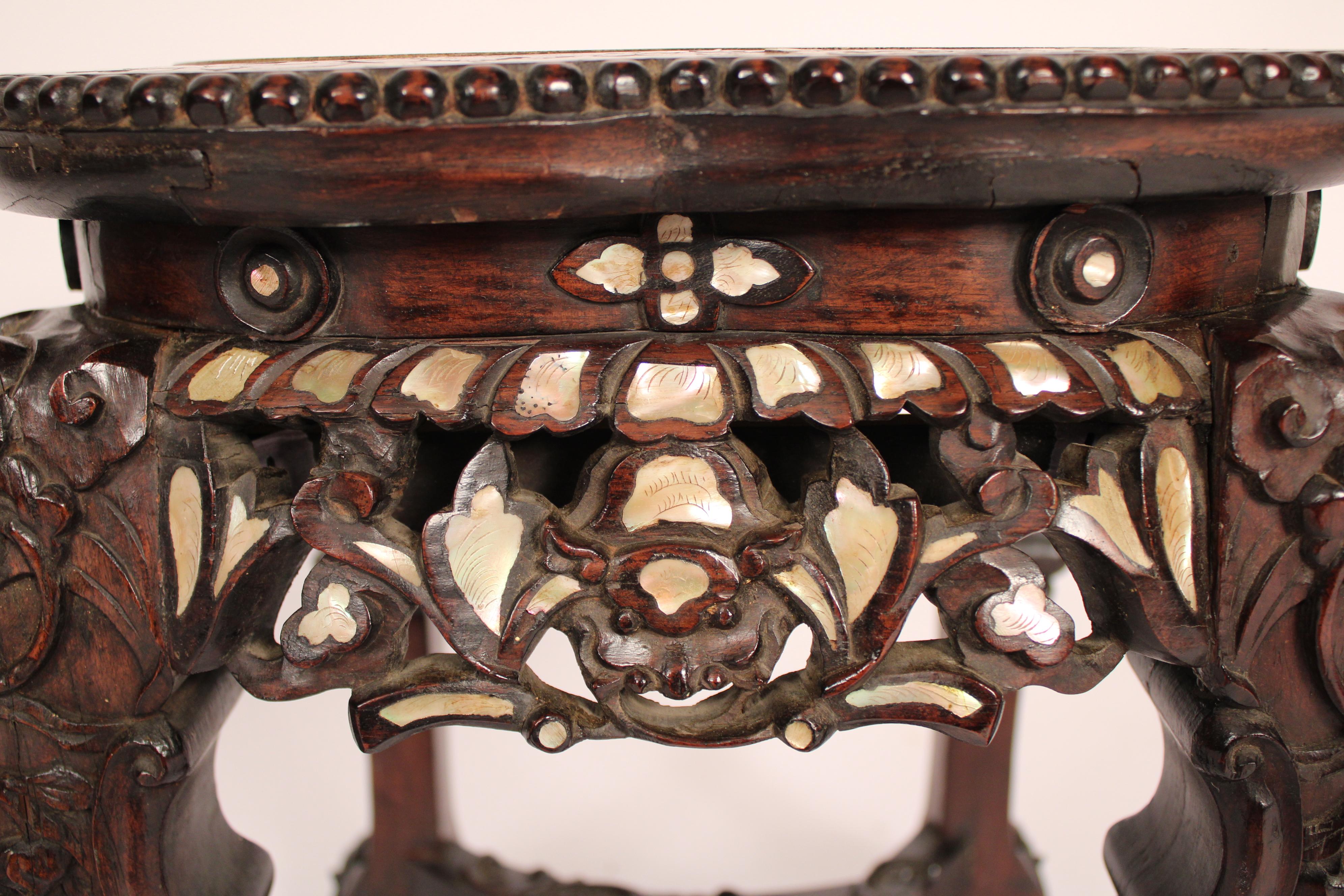 Tabouret chinois en bois de rose avec incrustation de nacre en vente 3