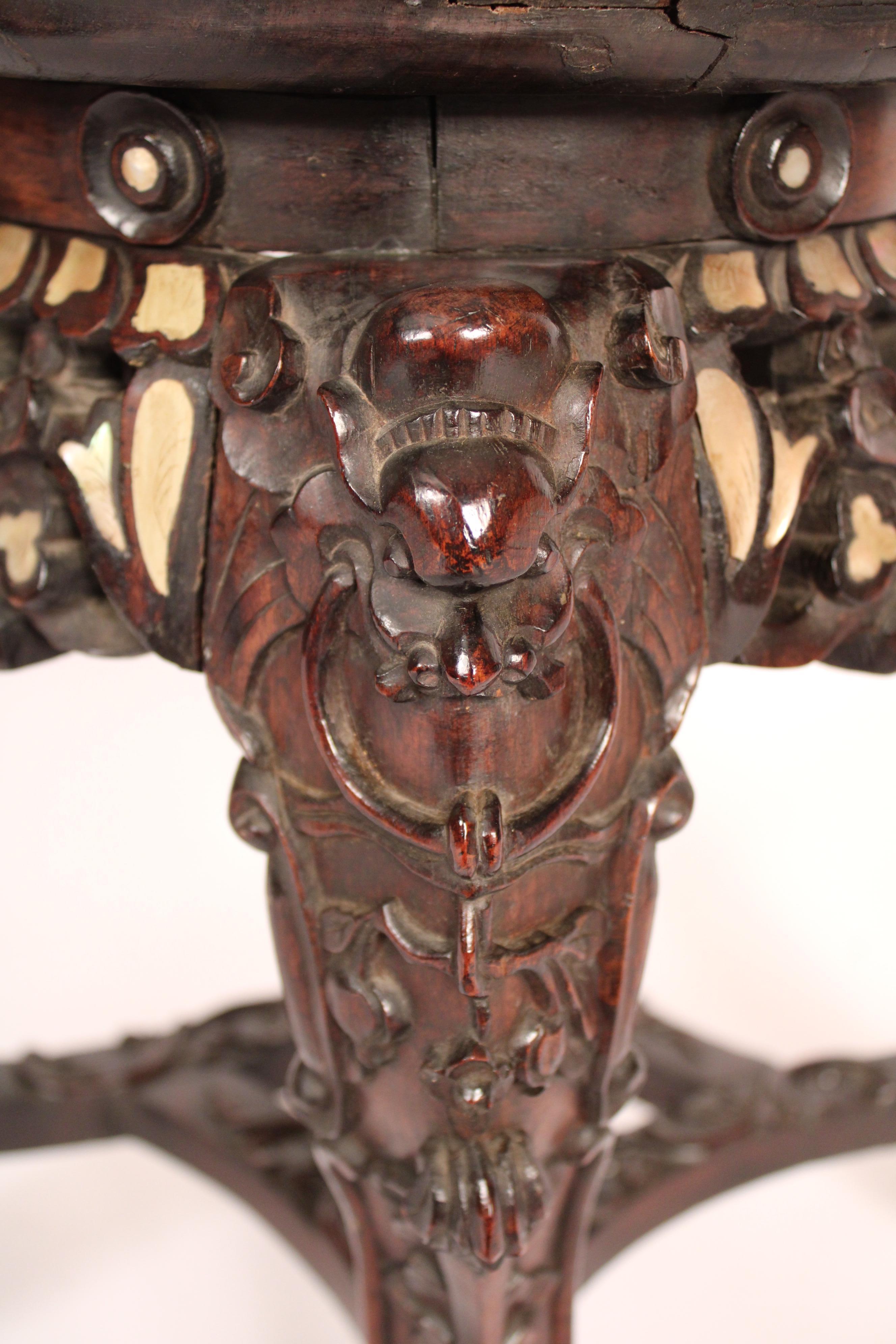 Nacre Tabouret chinois en bois de rose avec incrustation de nacre en vente