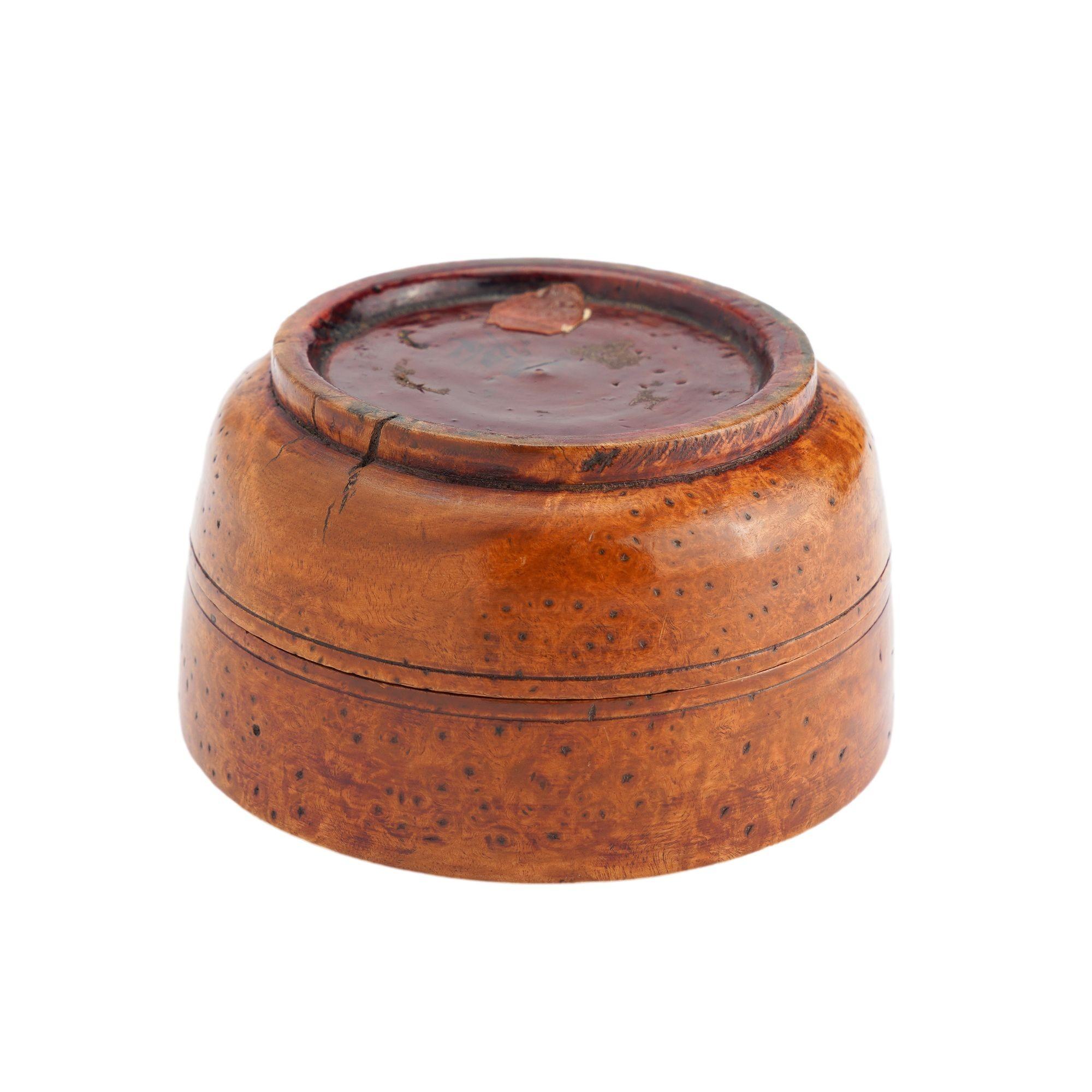 19th Century Chinese round burl wood box with cover, 1800's For Sale