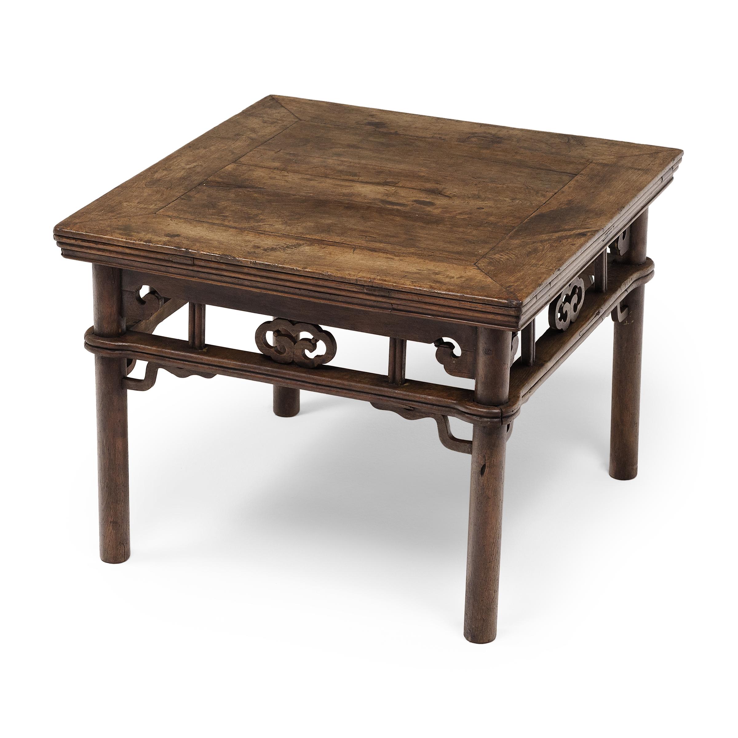 Qing Table carrée chinoise à pieds ronds, vers 1850 en vente