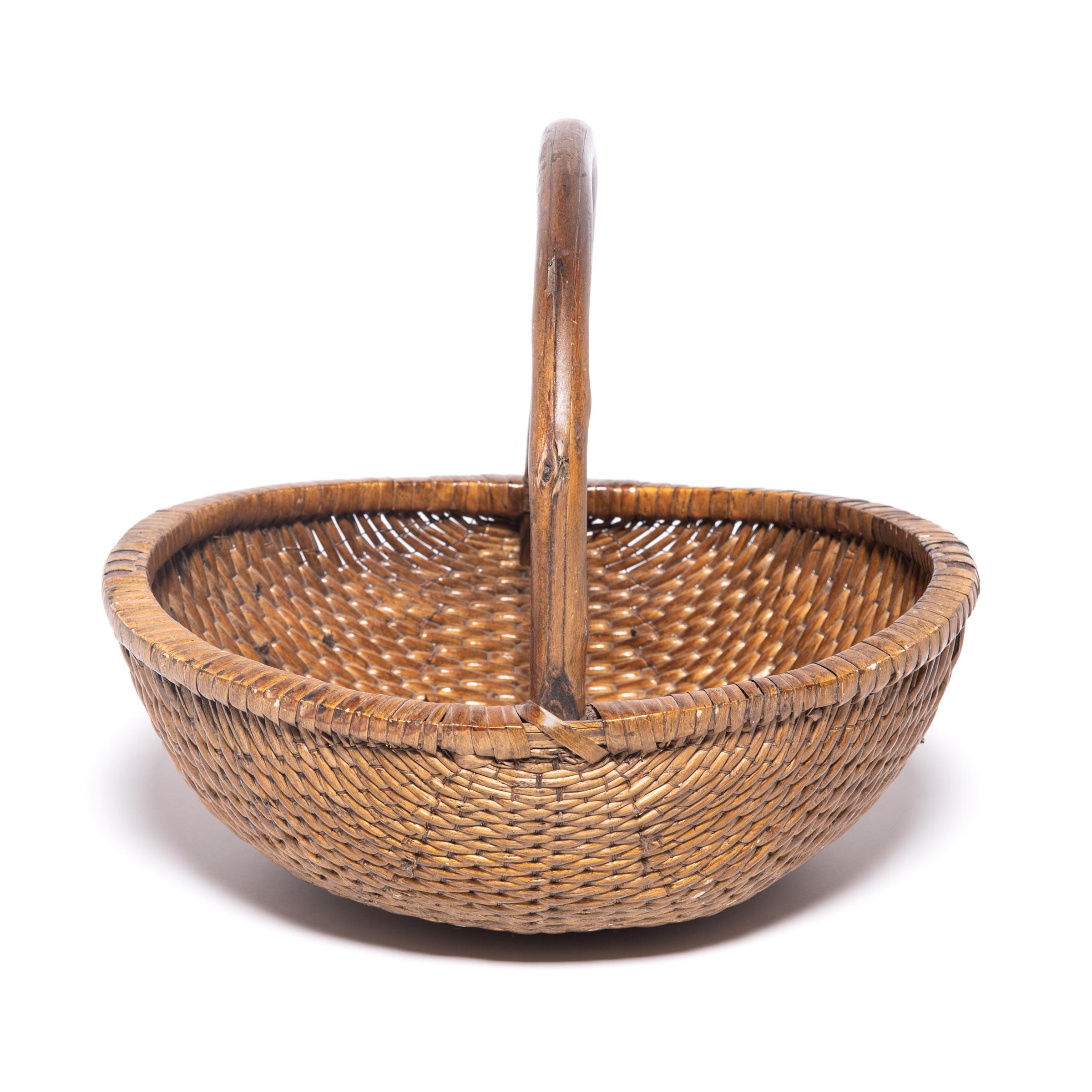 round woven basket with handle