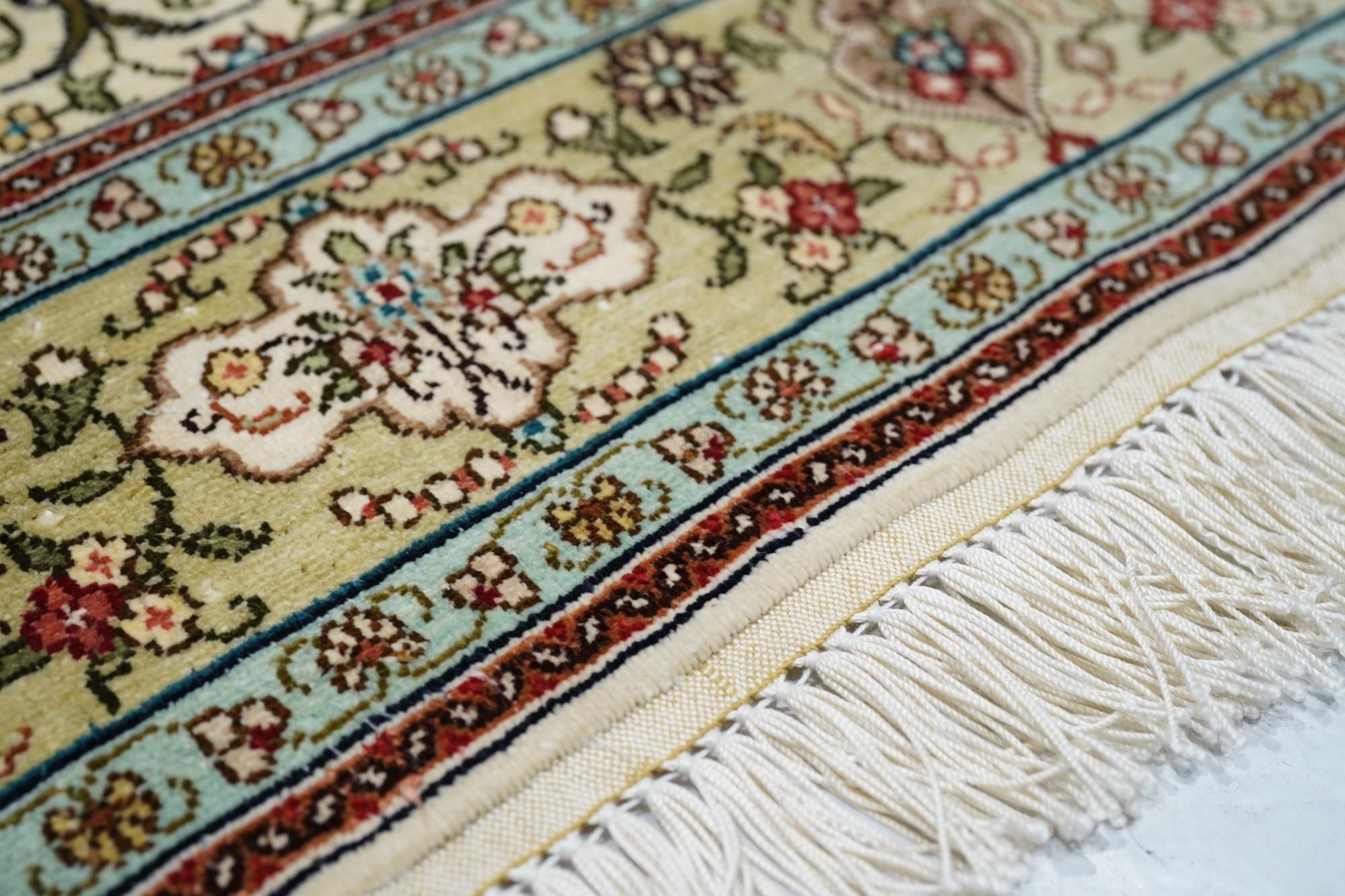Persian Design Silk Rug 2'8'' x 4'2'' For Sale 1