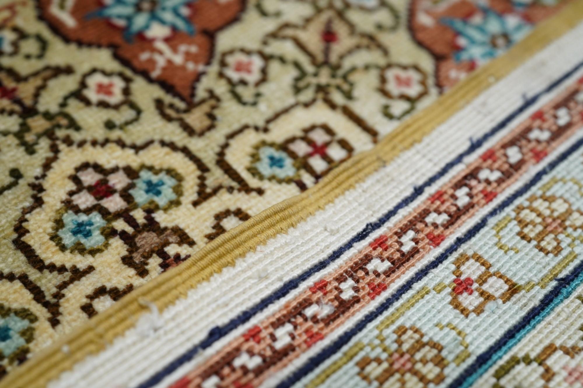 Persian Design Silk Rug 2'8'' x 4'2'' For Sale 5