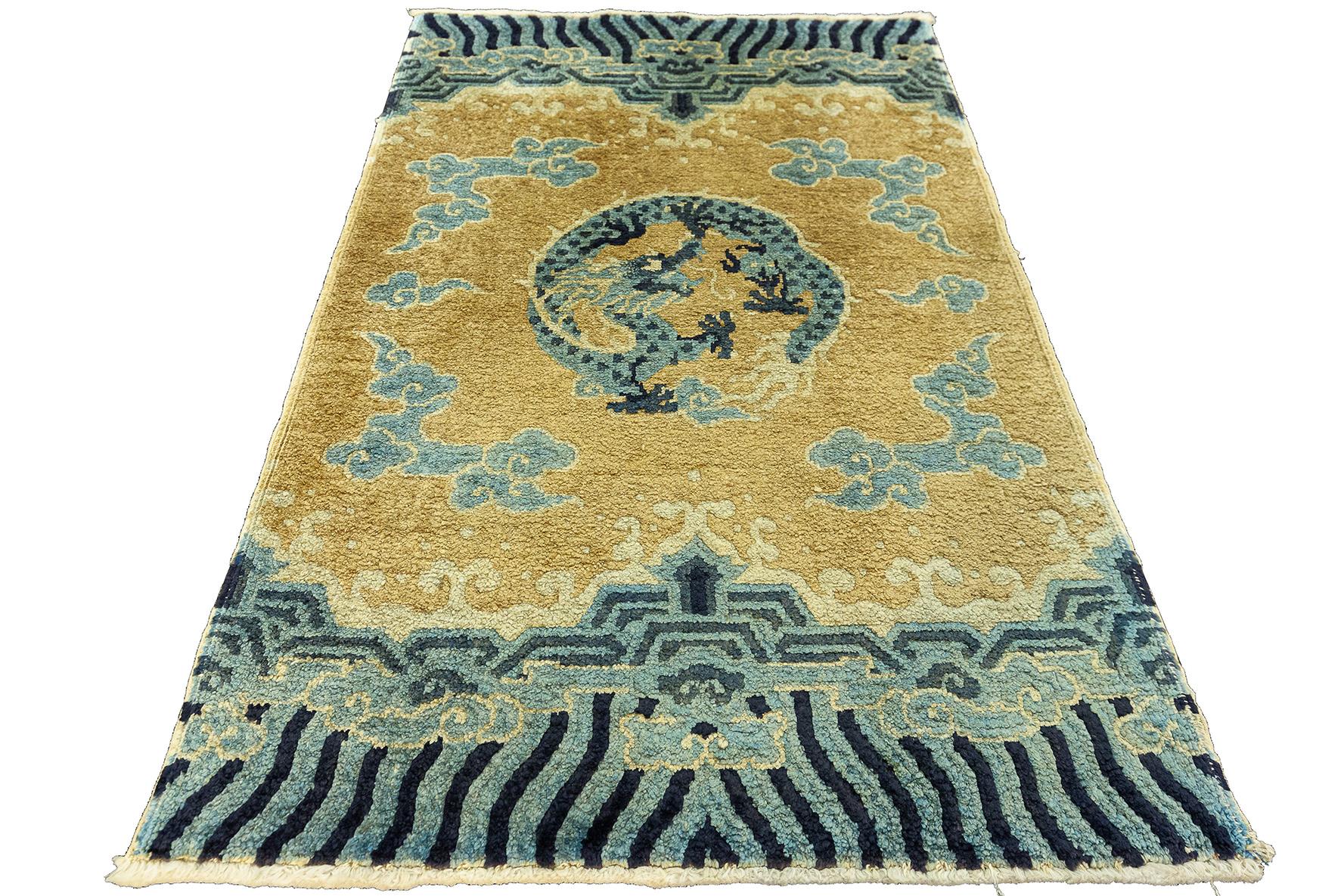 Chinois Tapis chinois à motif de dragon Ningxia en vente