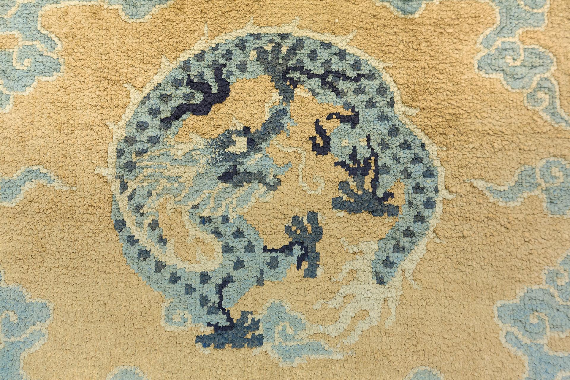 20ième siècle Tapis chinois à motif de dragon Ningxia en vente