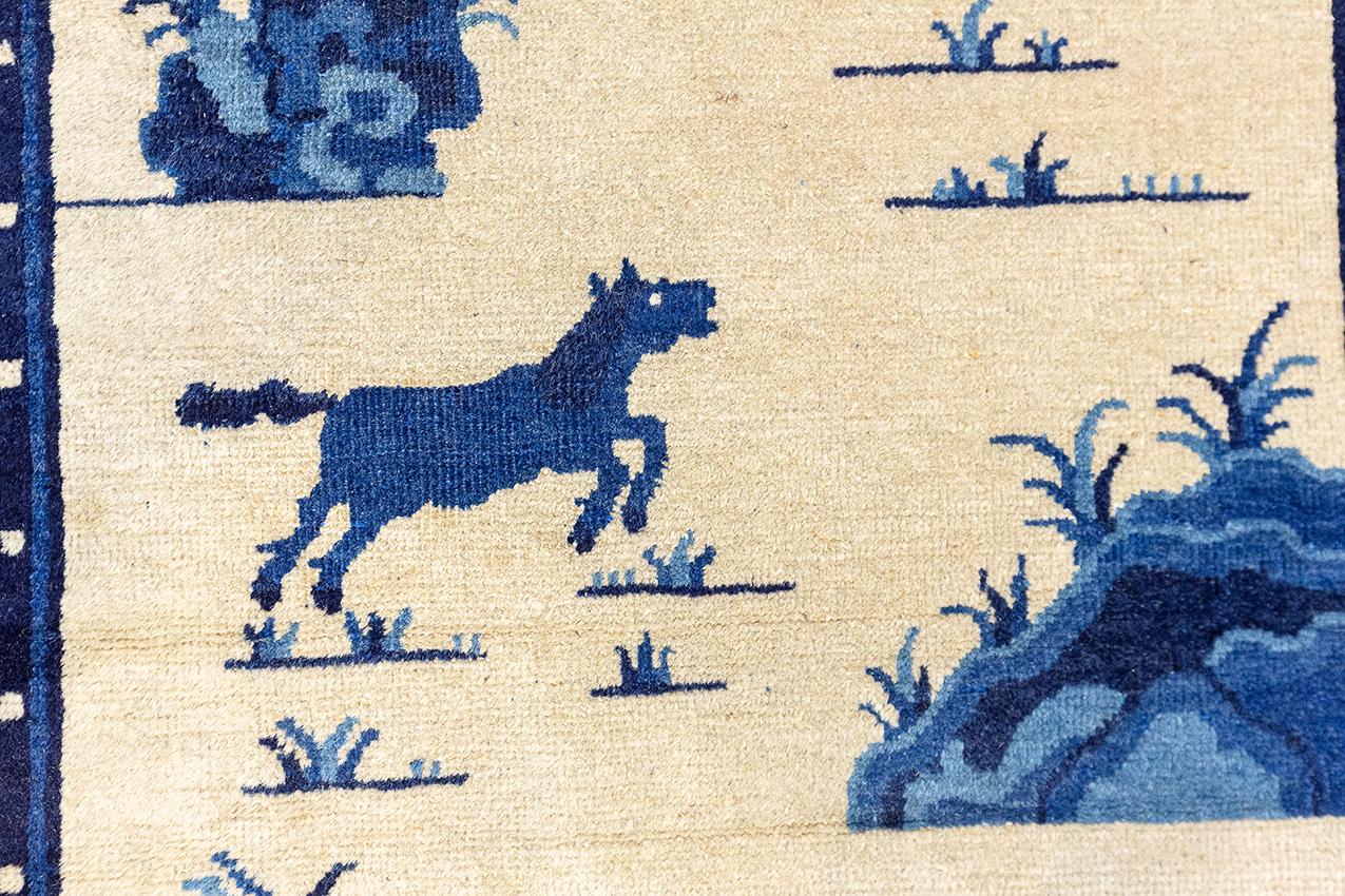 Chinesischer Teppich mit acht Pferden „Bajun tu“-Design, frühes 20. Jahrhundert im Angebot 3