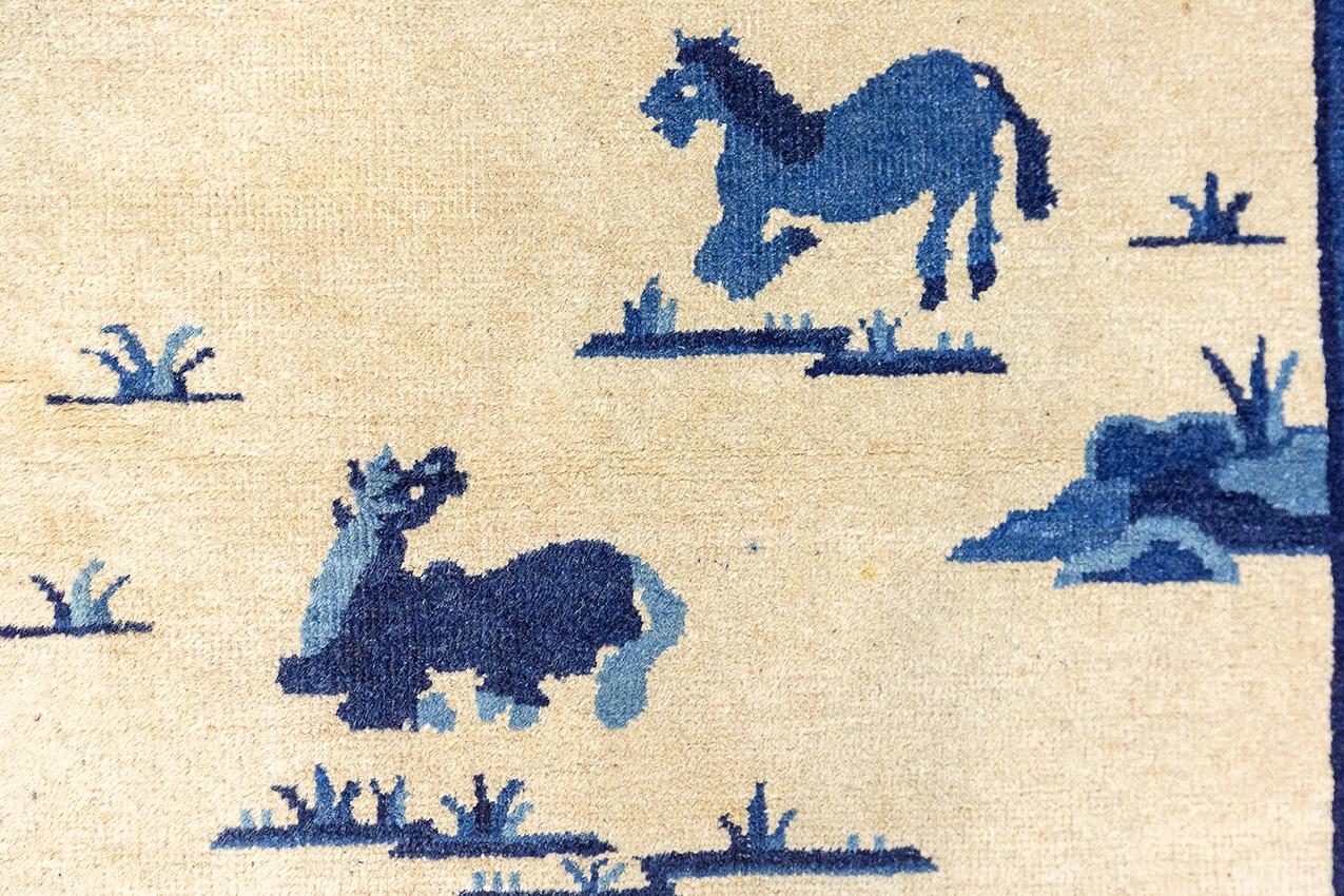 Chinesischer Teppich mit acht Pferden „Bajun tu“-Design, frühes 20. Jahrhundert im Angebot 4