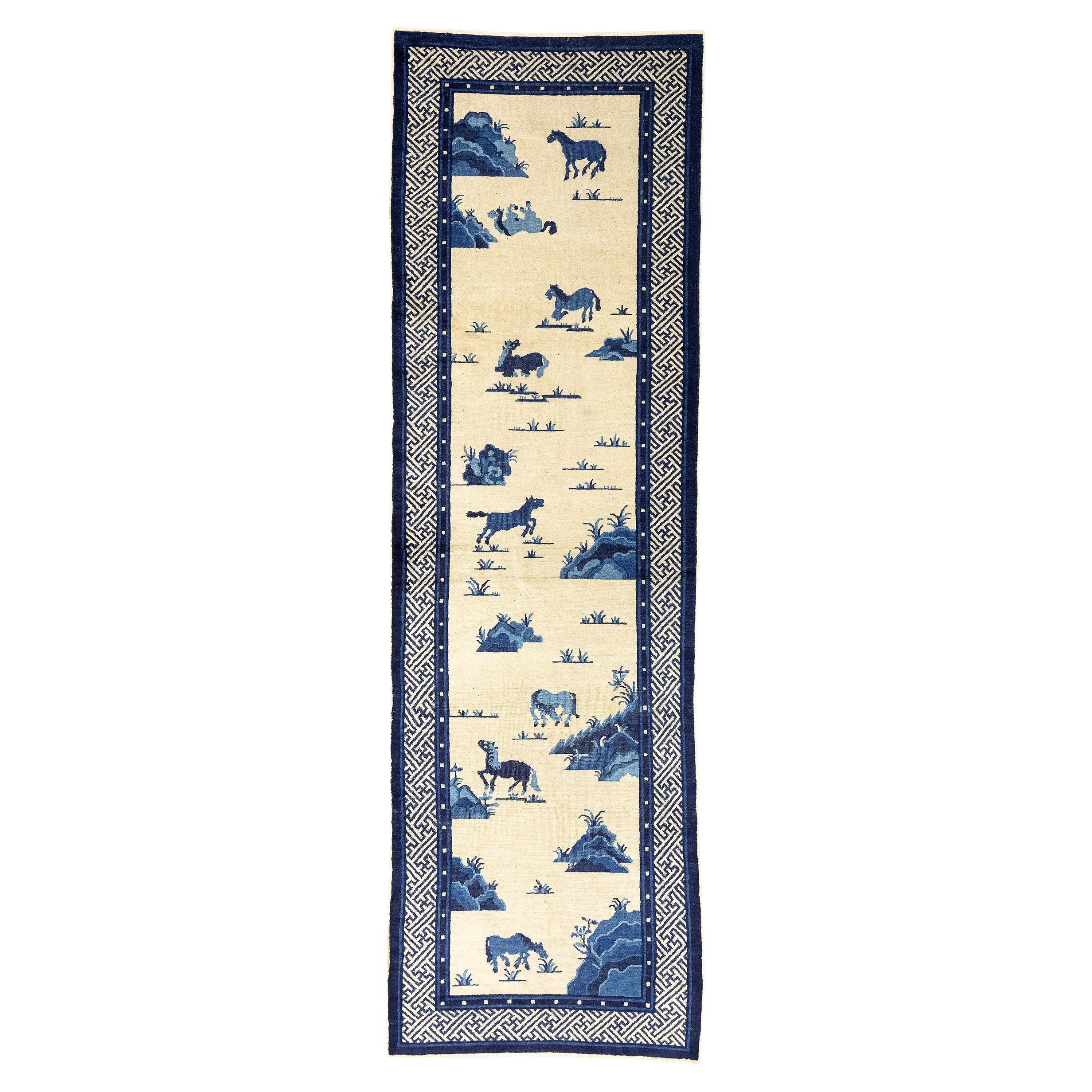 Chinesischer Teppich mit acht Pferden „Bajun tu“-Design, frühes 20. Jahrhundert im Angebot