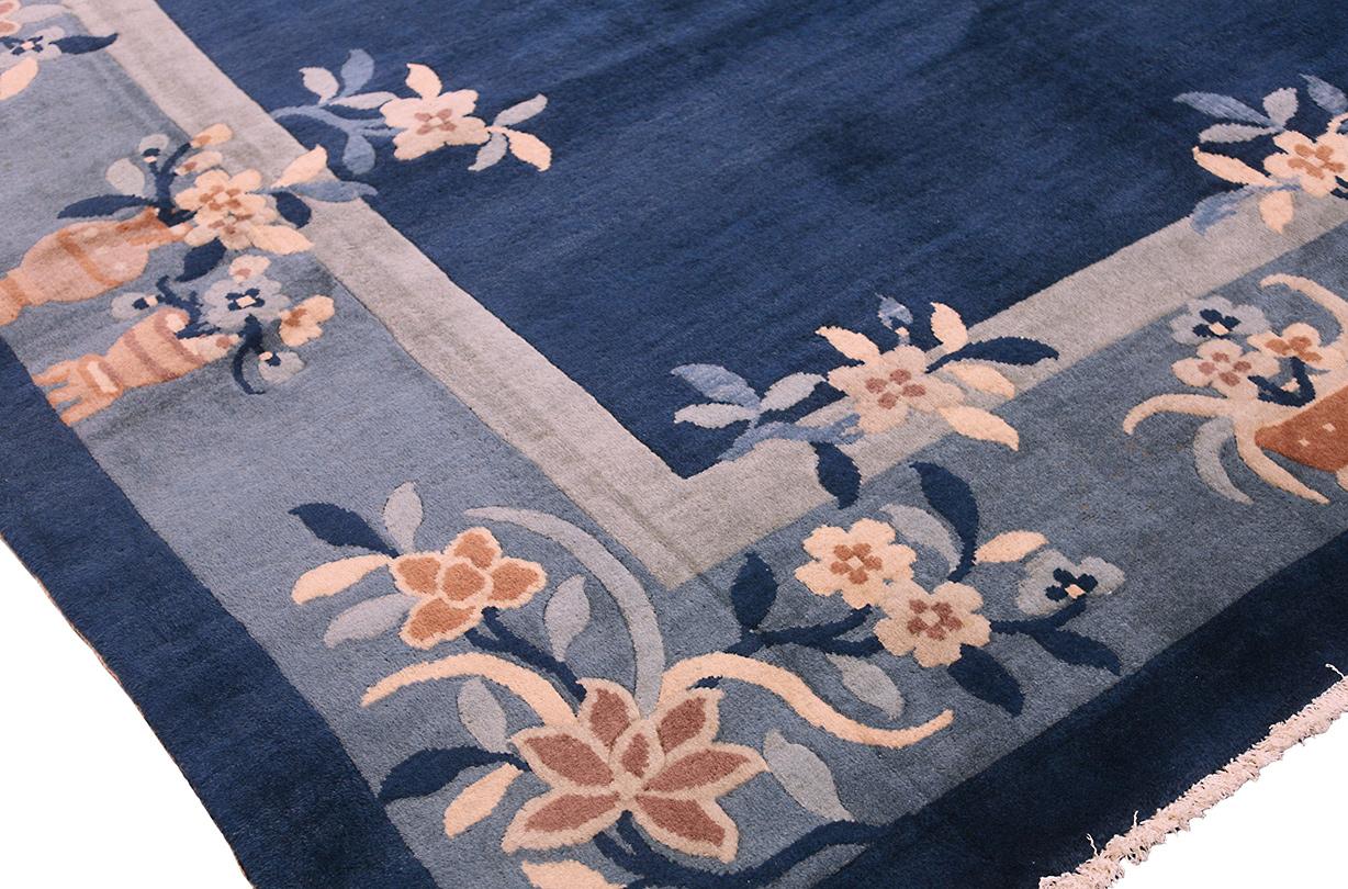 Chinois Tapis chinois Pékin au design minimaliste bleu en vente