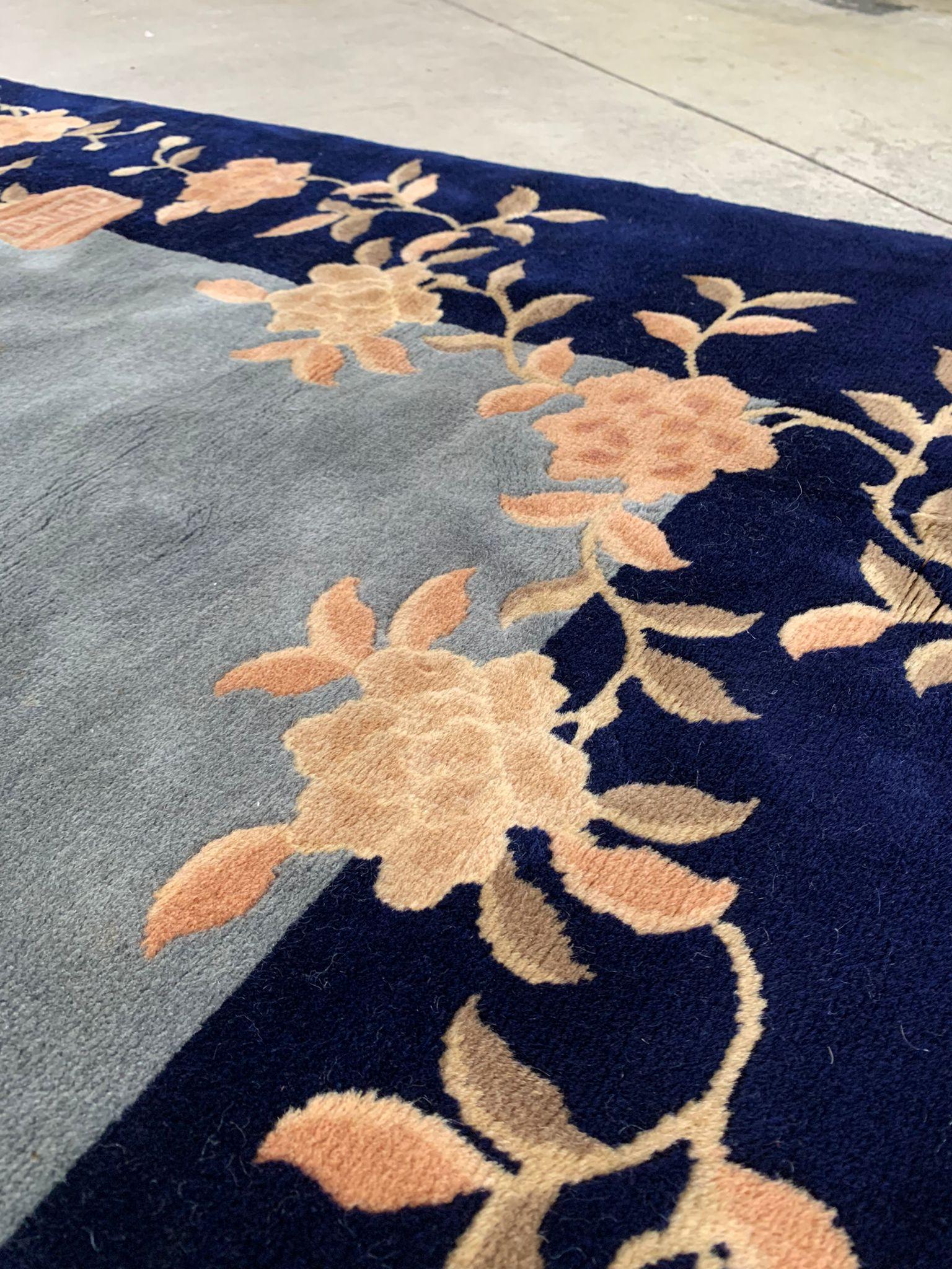 Textile Tapis chinois à motifs floraux stylisés, années 1950 en vente