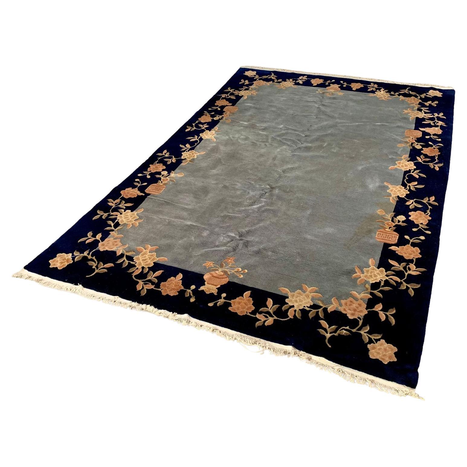 Tapis chinois à motifs floraux stylisés, années 1950 en vente
