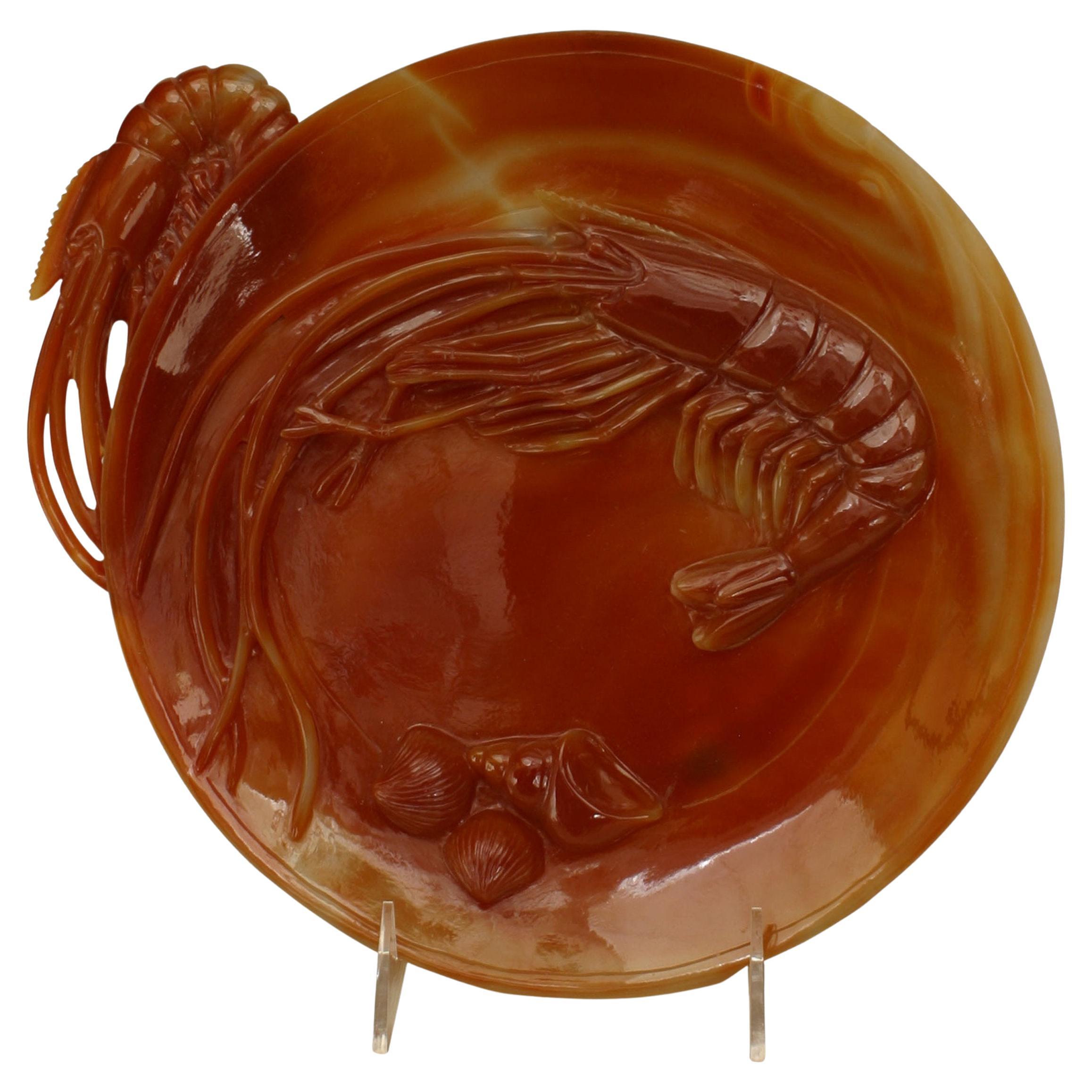 Assiette chinoise sculptée en agate rouille avec motif marin en vente