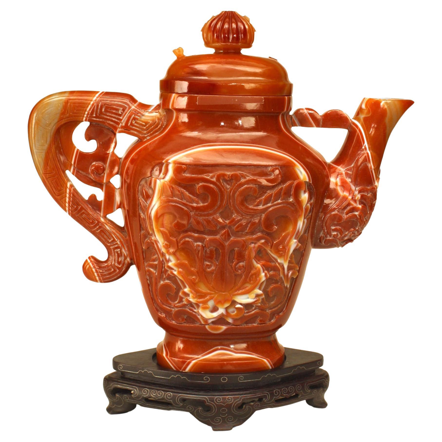 Théière chinoise sculptée en agate rouille avec support