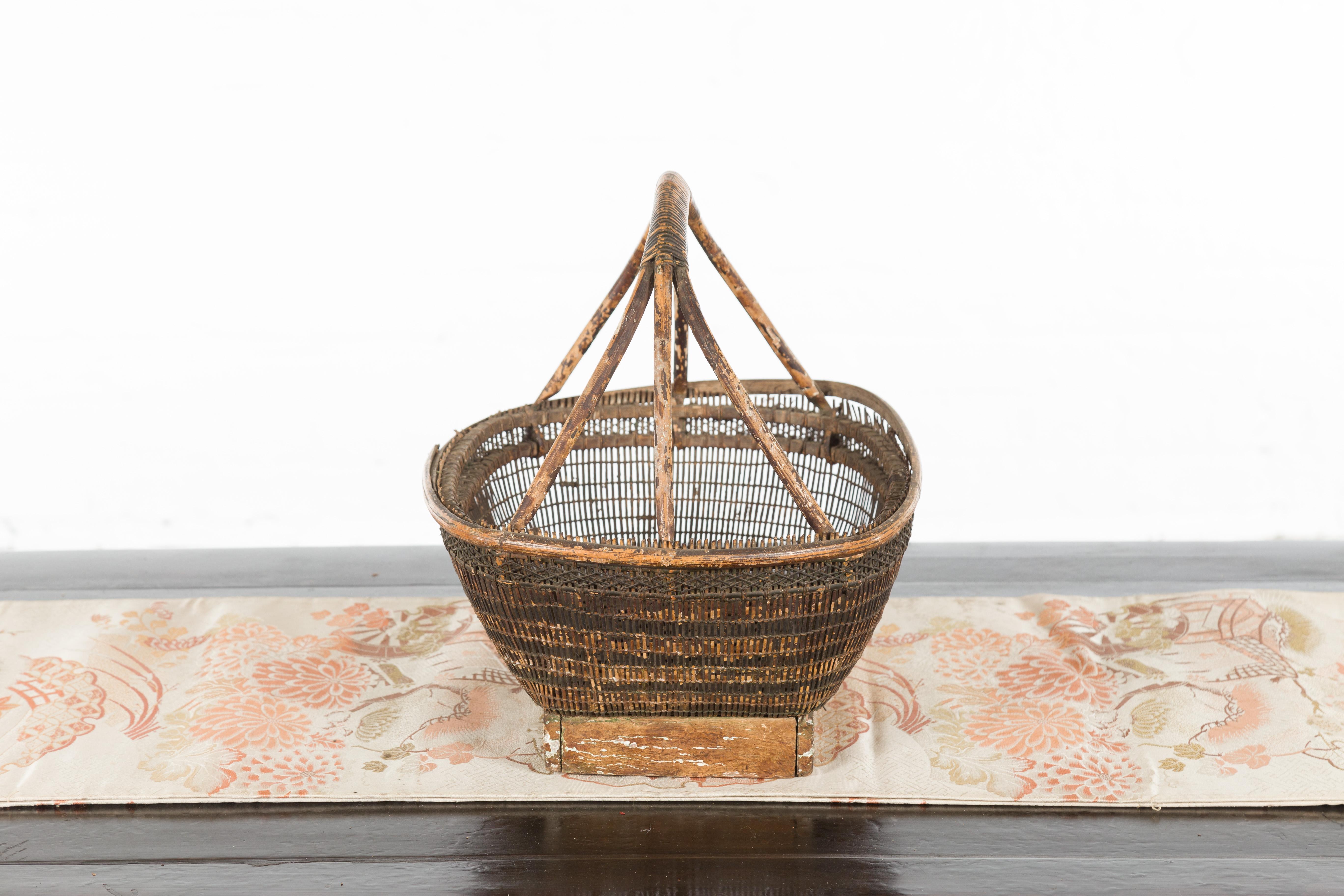 Chinese Rustic Vintage Woven Rattan Market Basket with Large Handle and Base For Sale 6
