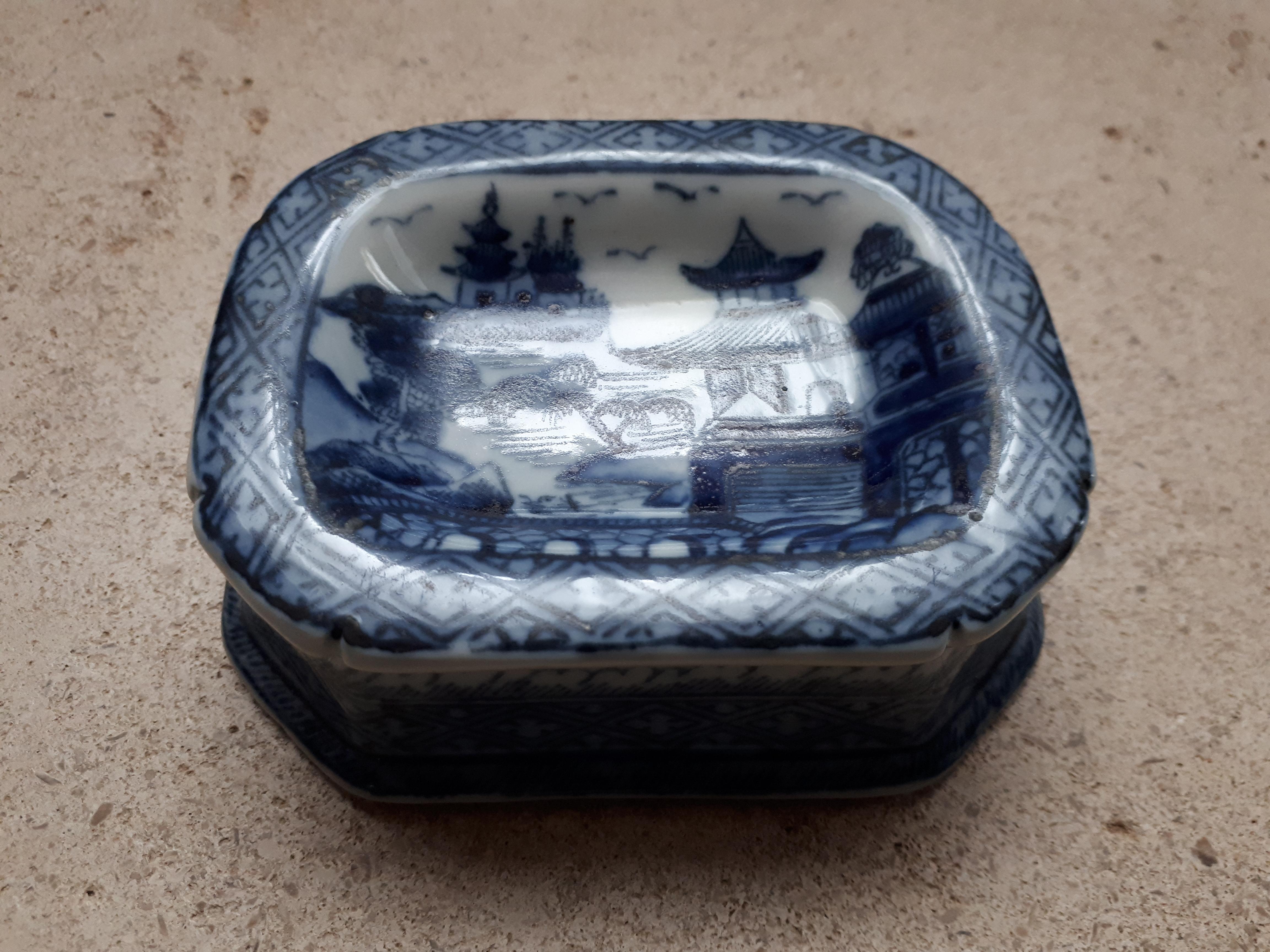 Enameled Chinese Salt Cellar From The Qianlong Period, China Qing Dynasty For Sale