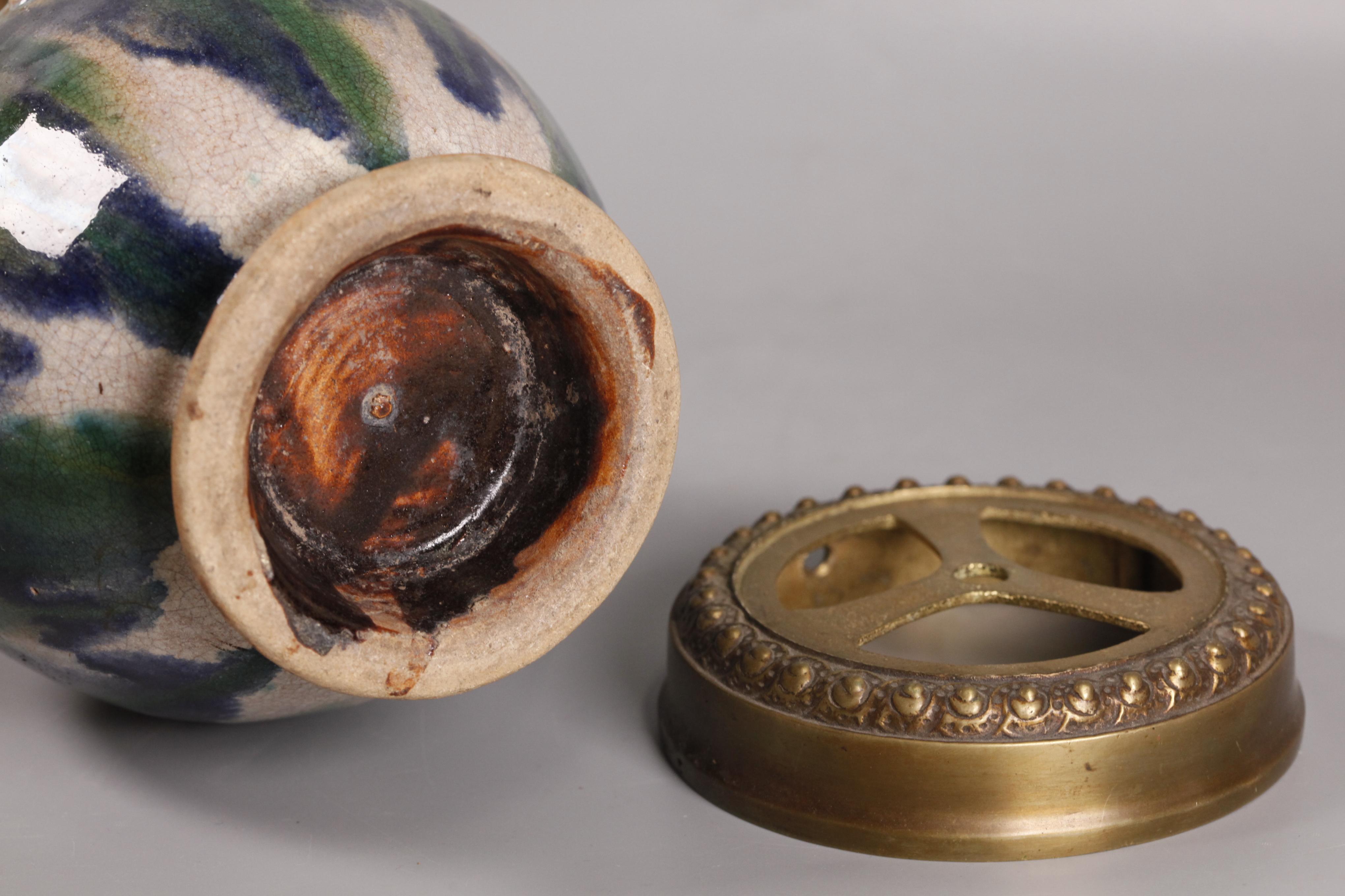 Chinese sancai ceramic vase, 19th c. In Good Condition For Sale In New York, NY