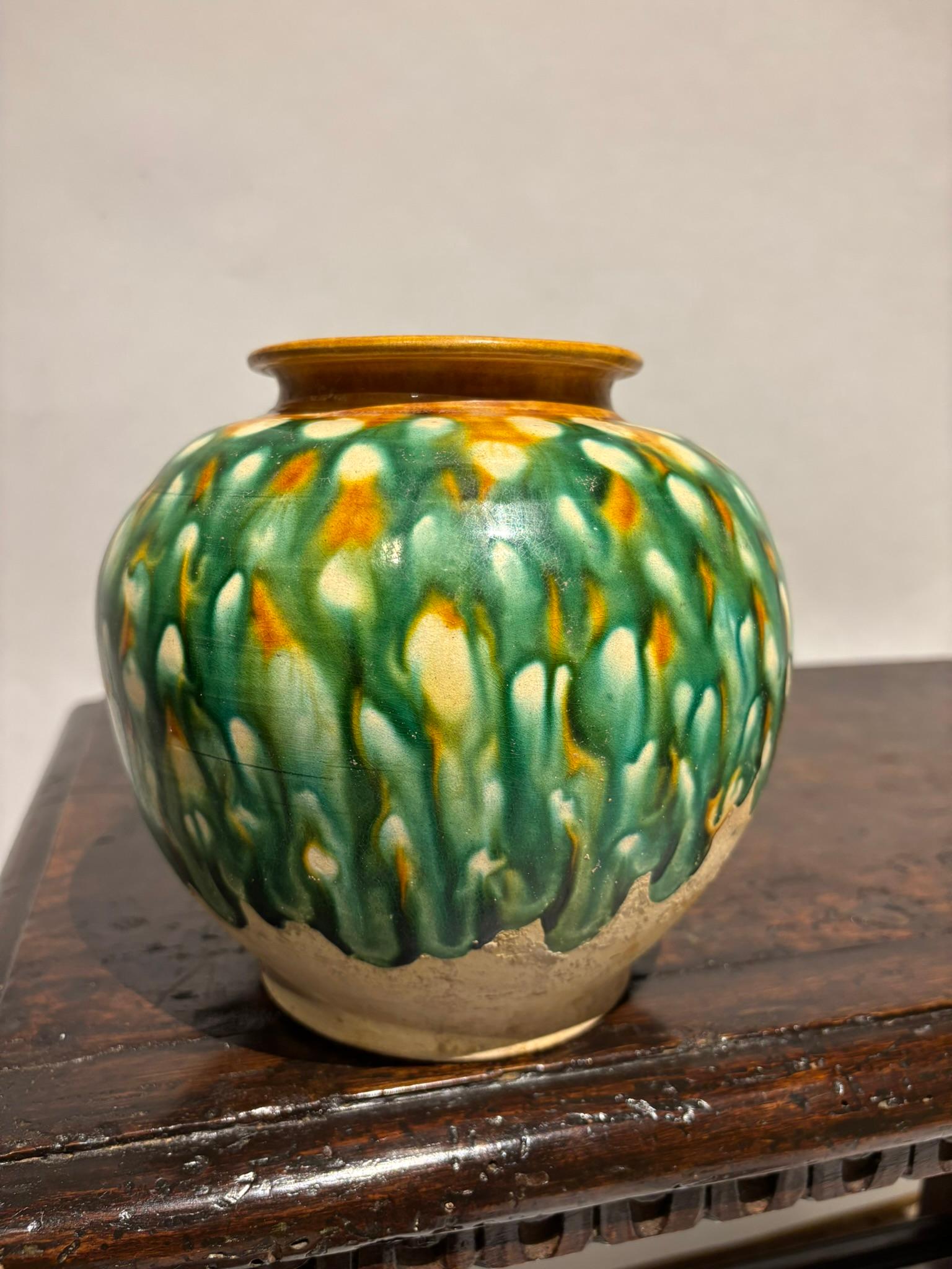 Chinese Tang Dynasty Style Sancai Glazed Ceramic Jar In Good Condition For Sale In Stamford, CT