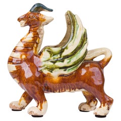 Figurina di drago alato cinese in ceramica smaltata Sancai Yinglong
