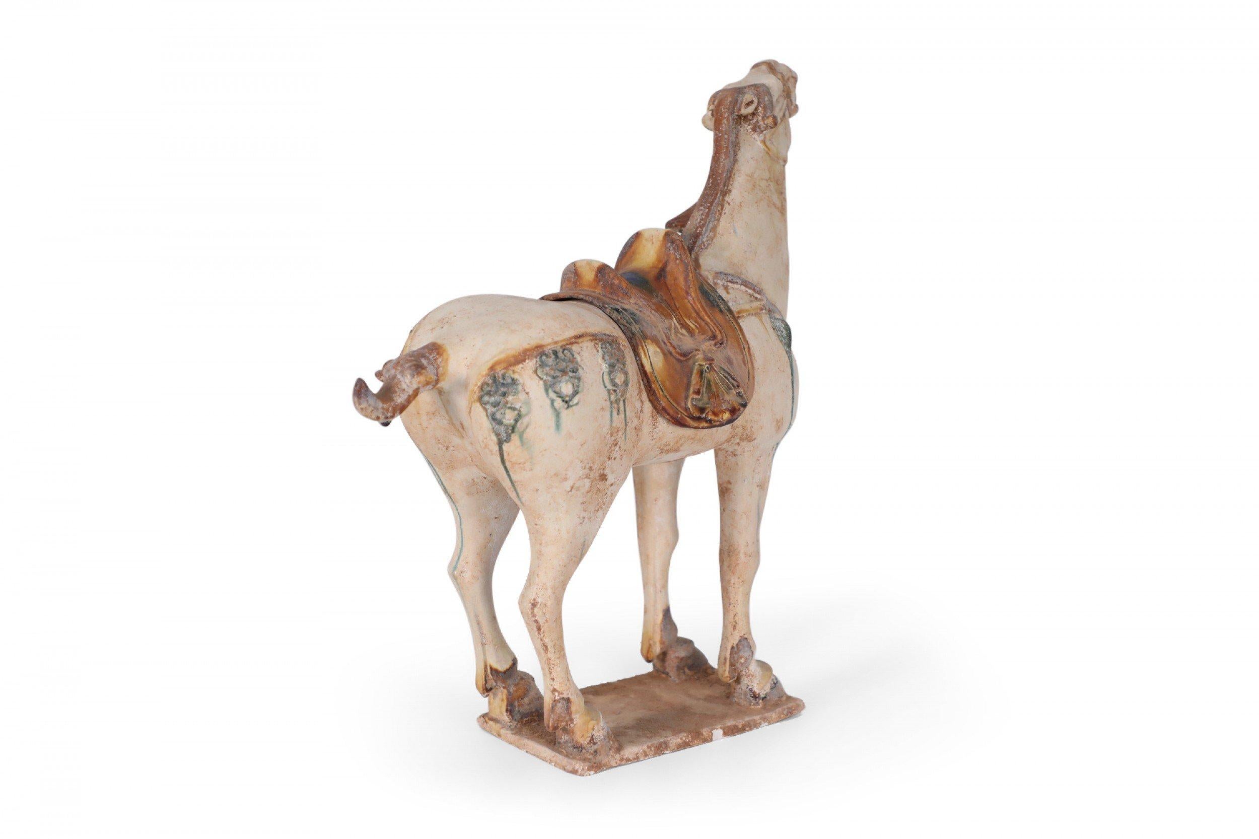 Chinesische Sancai glasiert Tang Dynasty-Stil Terrakotta Pferdegrab Figur im Zustand „Gut“ im Angebot in Queens, NY