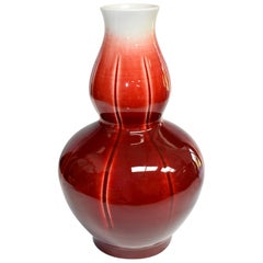 Vase chinois en porcelaine rouge sang de bœuf sang-de-bœuf