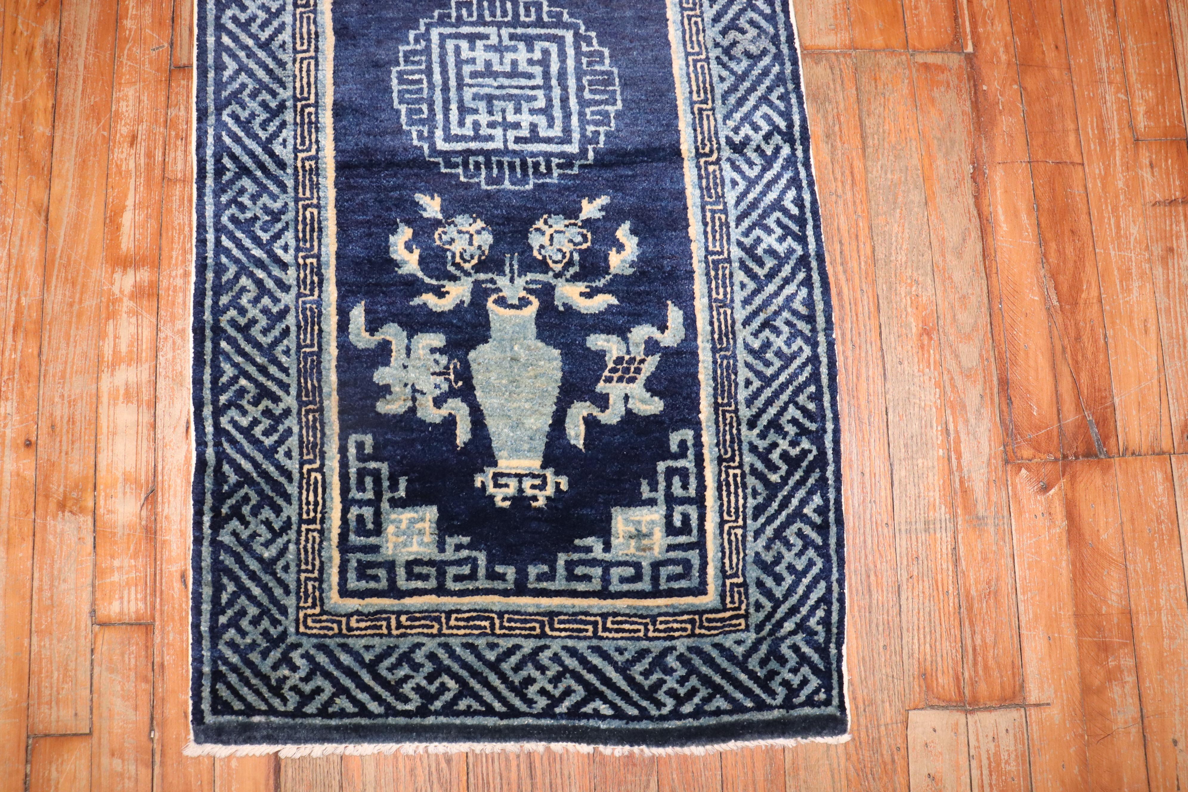 Scatter-size Chinese Peking rug in blue and white from the 2nd quarter of the 20th century.

Measures: 2'1