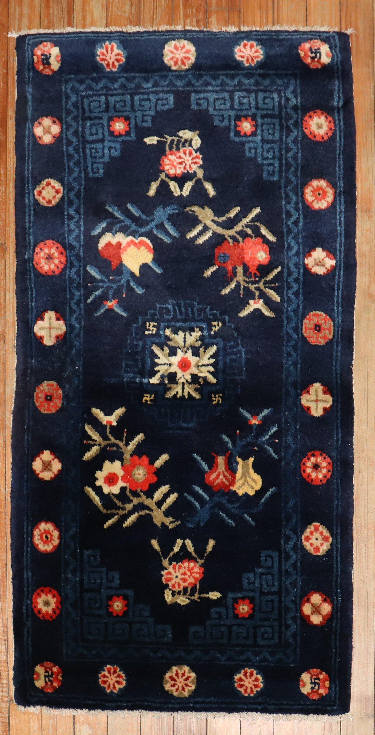 Scatter size Chinese Peking rug from the 2nd quarter of the 20th century.

Measures: 1'11