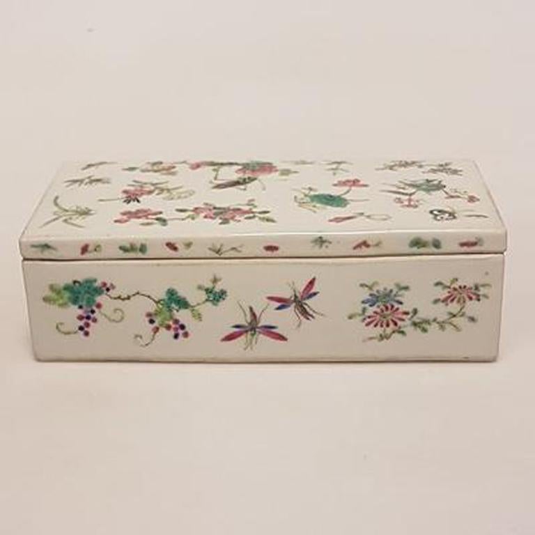 Chinese Scholar Pen Box in Porcelain with Two Rooms and a Lid For Sale 2