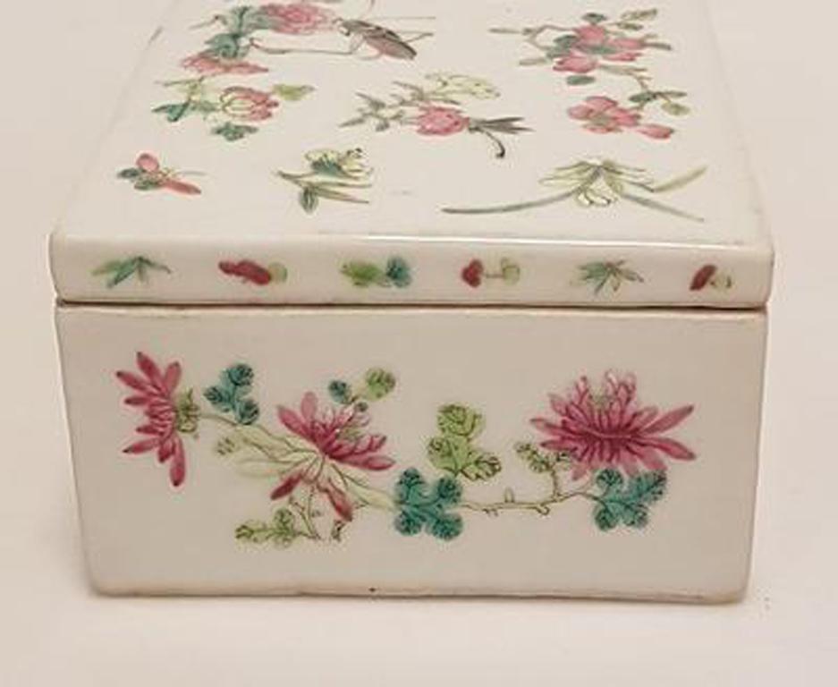 Chinese Scholar Pen Box in Porcelain with Two Rooms and a Lid For Sale 3