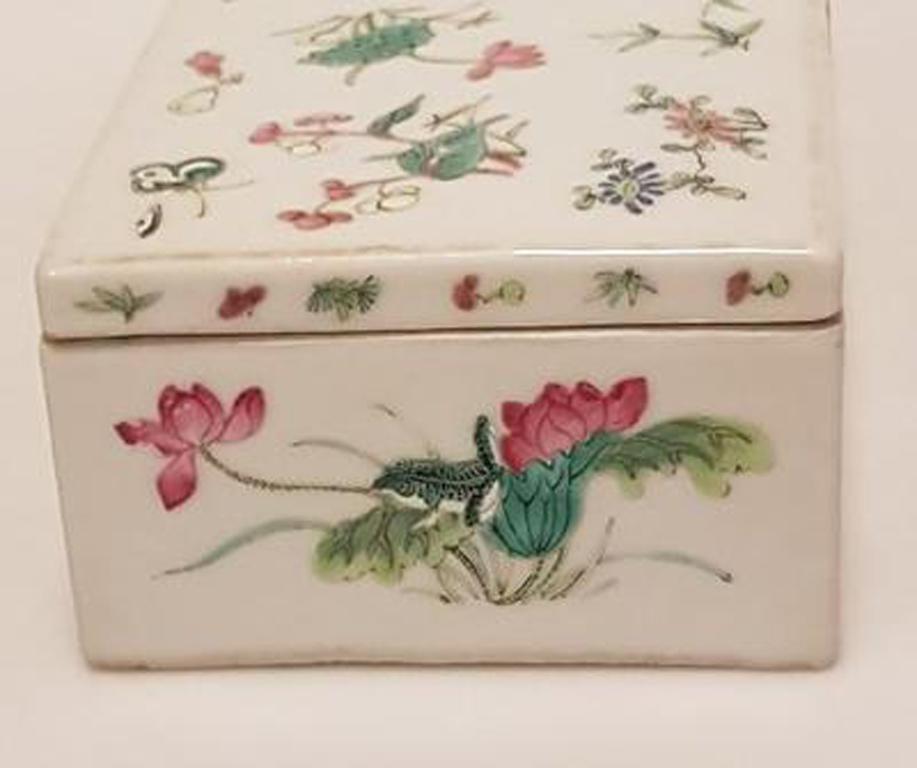 Chinese Scholar Pen Box in Porcelain with Two Rooms and a Lid For Sale 4