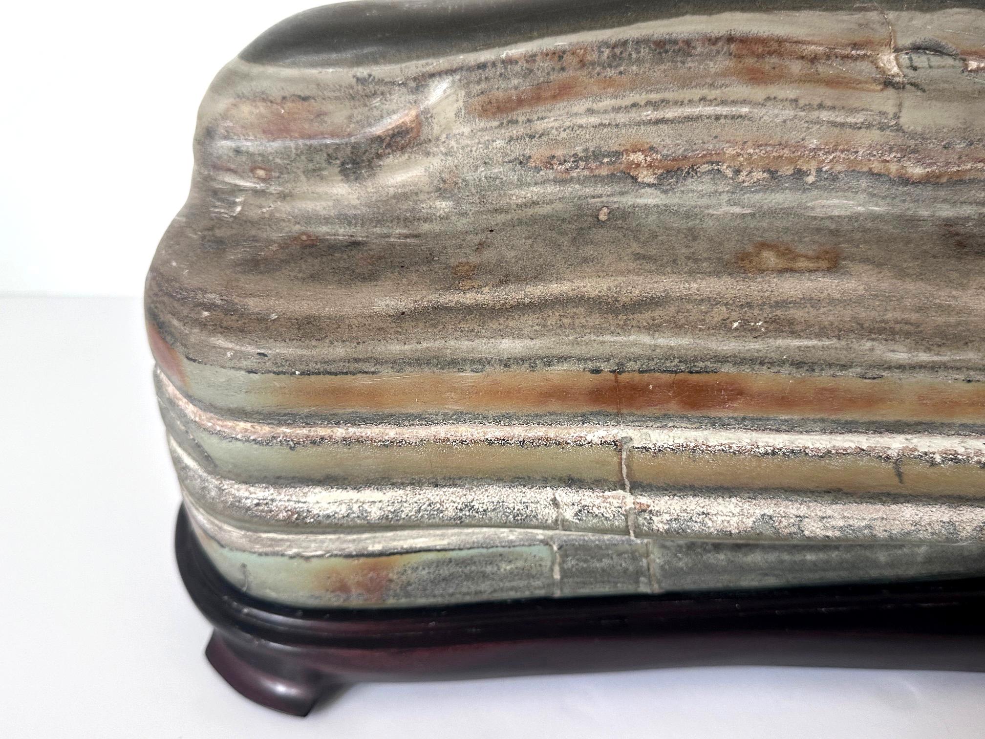 Pierre d'érudition chinoise A Stone Caitao Rock on Display Stand en vente 4