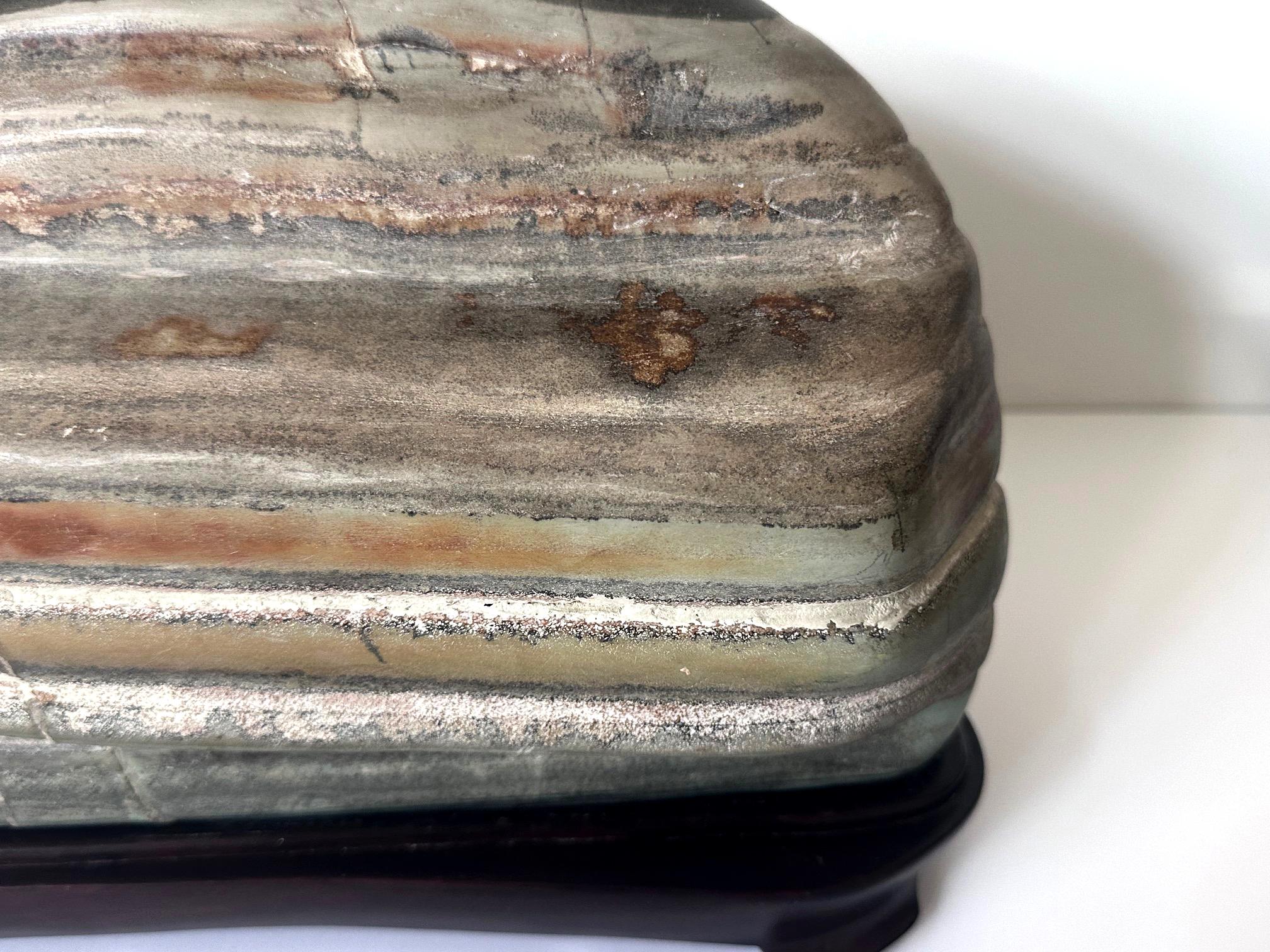 Pierre d'érudition chinoise A Stone Caitao Rock on Display Stand en vente 5