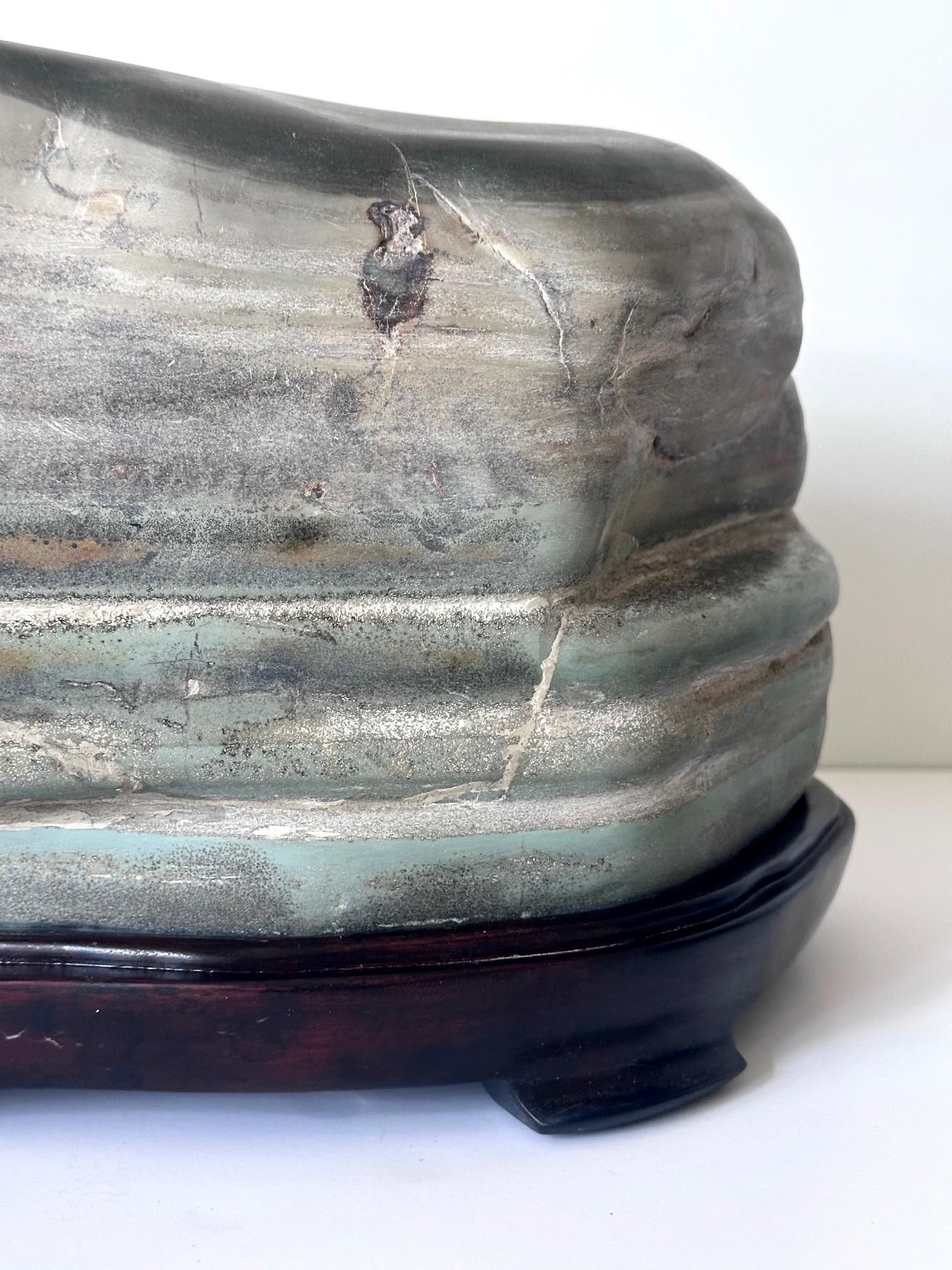 Pierre d'érudition chinoise A Stone Caitao Rock on Display Stand en vente 6