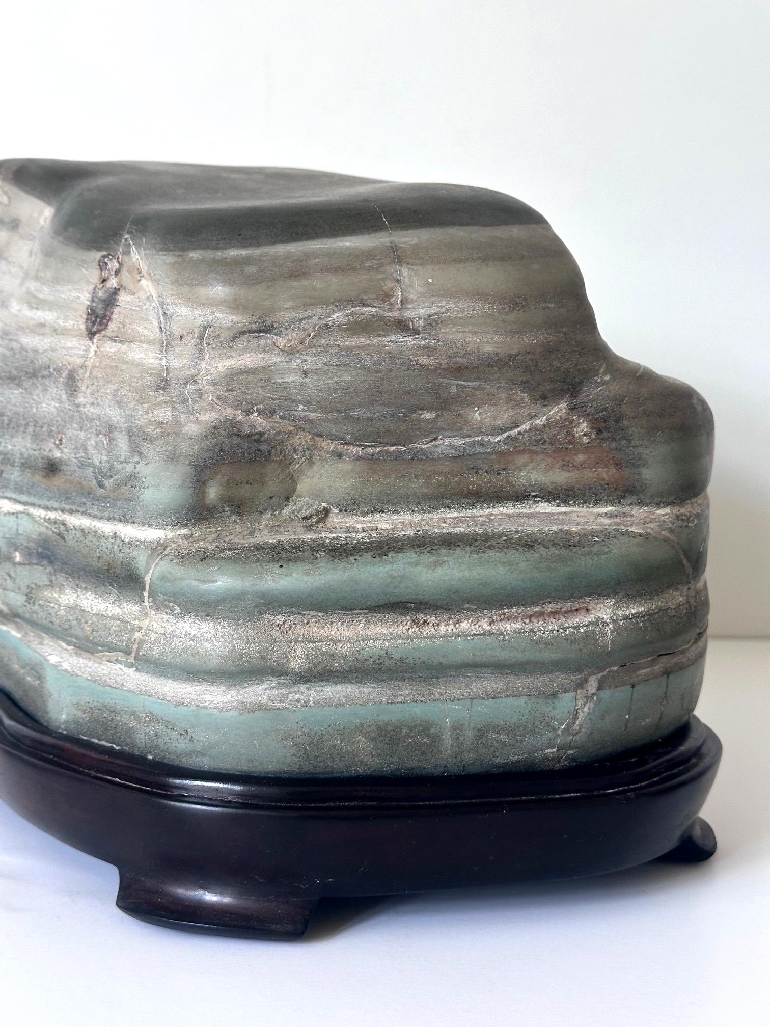 Pierre d'érudition chinoise A Stone Caitao Rock on Display Stand en vente 7