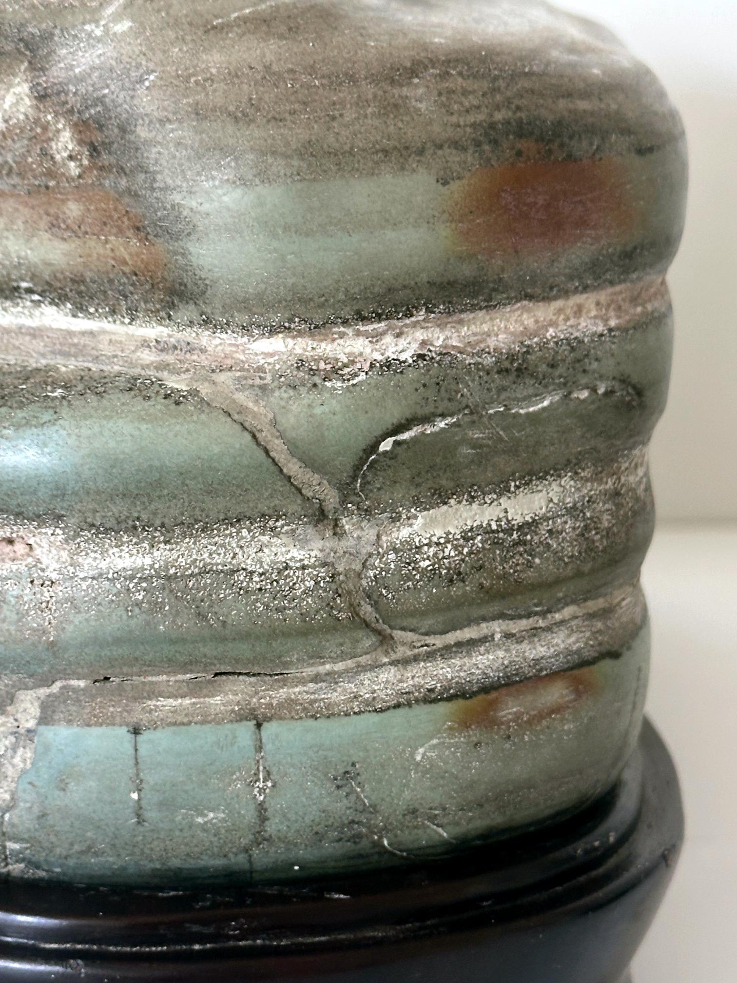 Pierre d'érudition chinoise A Stone Caitao Rock on Display Stand en vente 8