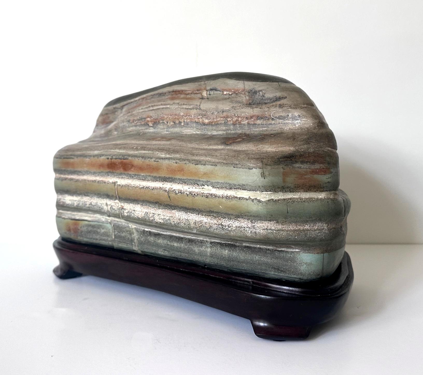 Chinois Pierre d'érudition chinoise A Stone Caitao Rock on Display Stand en vente