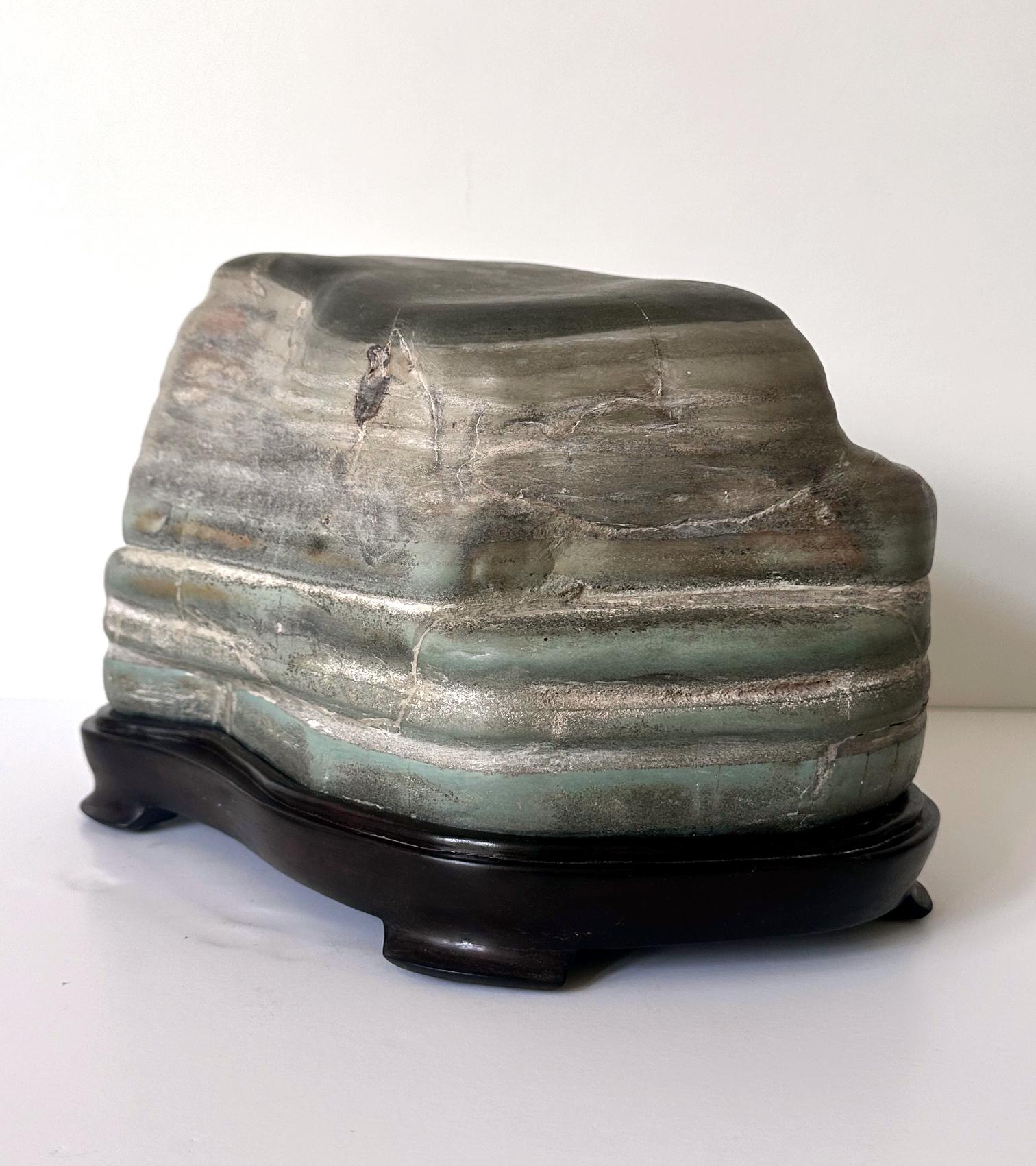 Pierre d'érudition chinoise A Stone Caitao Rock on Display Stand en vente 1