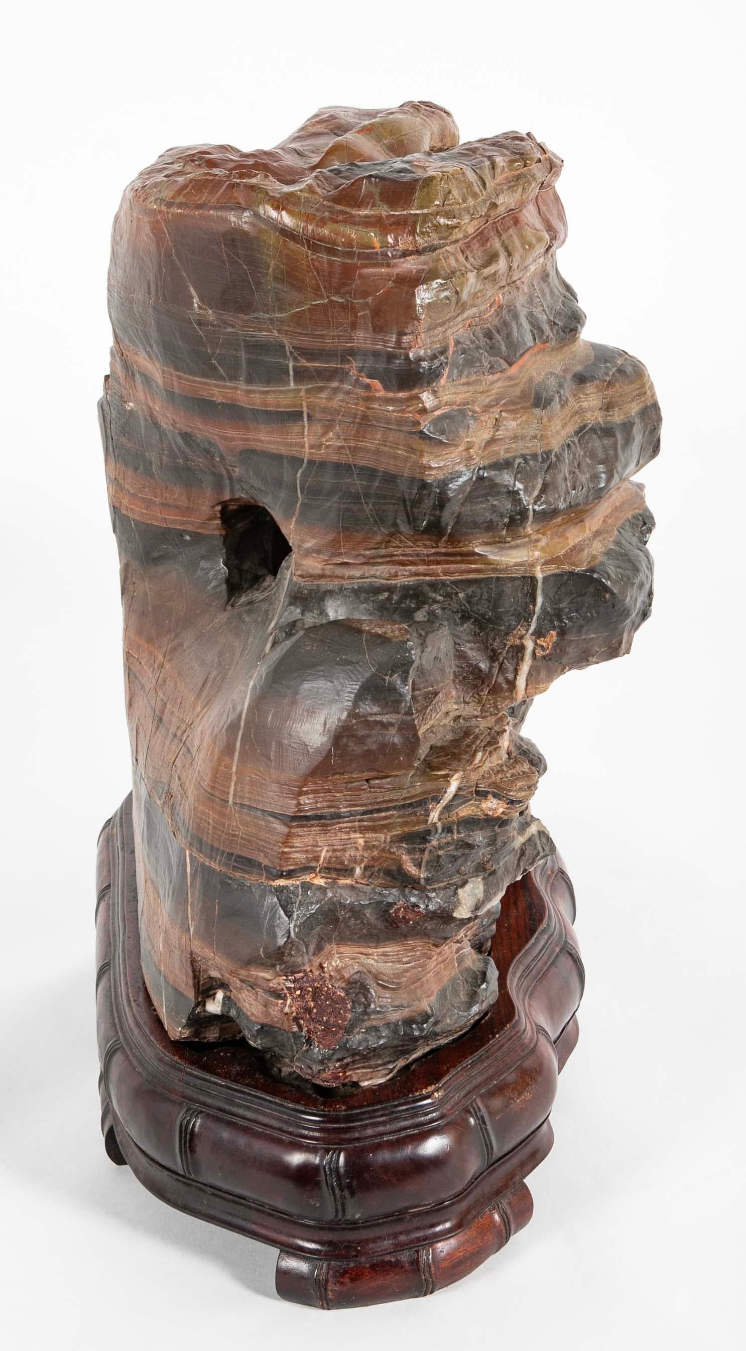 Roccia degli studiosi cinesi su base di legno duro personalizzata, scala grande, circa 1900 in vendita 3