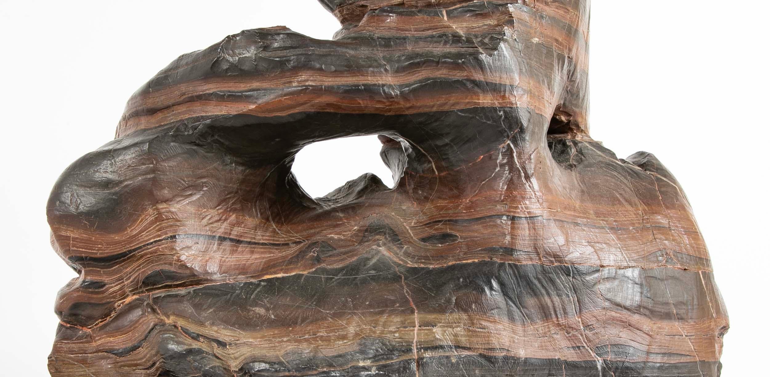 Roccia degli studiosi cinesi su base di legno duro personalizzata, scala grande, circa 1900 in vendita 1