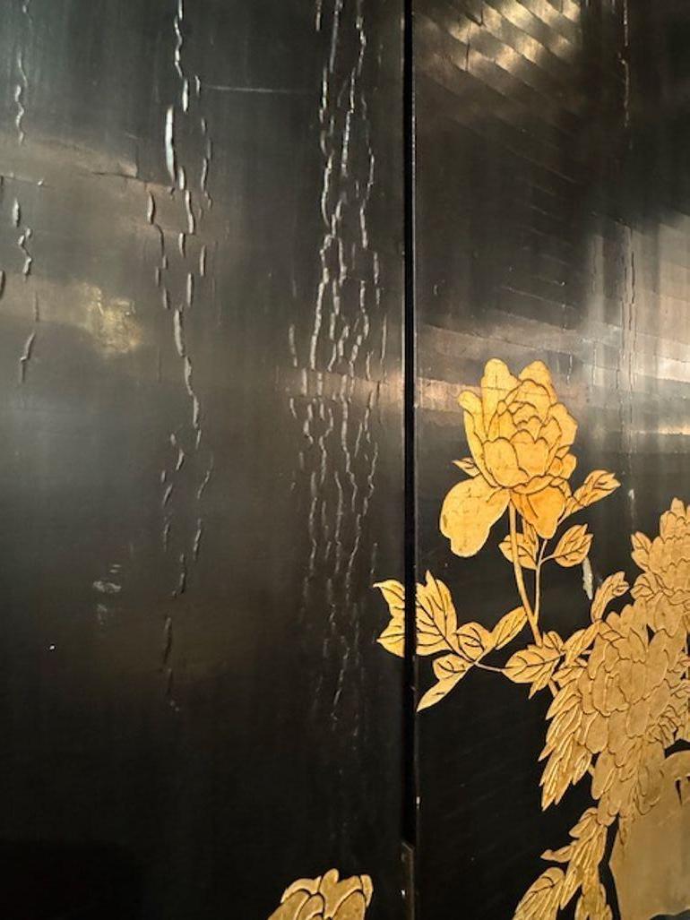 Wood Large 12 Panel Gilt Decorated Chinese Screen For Sale