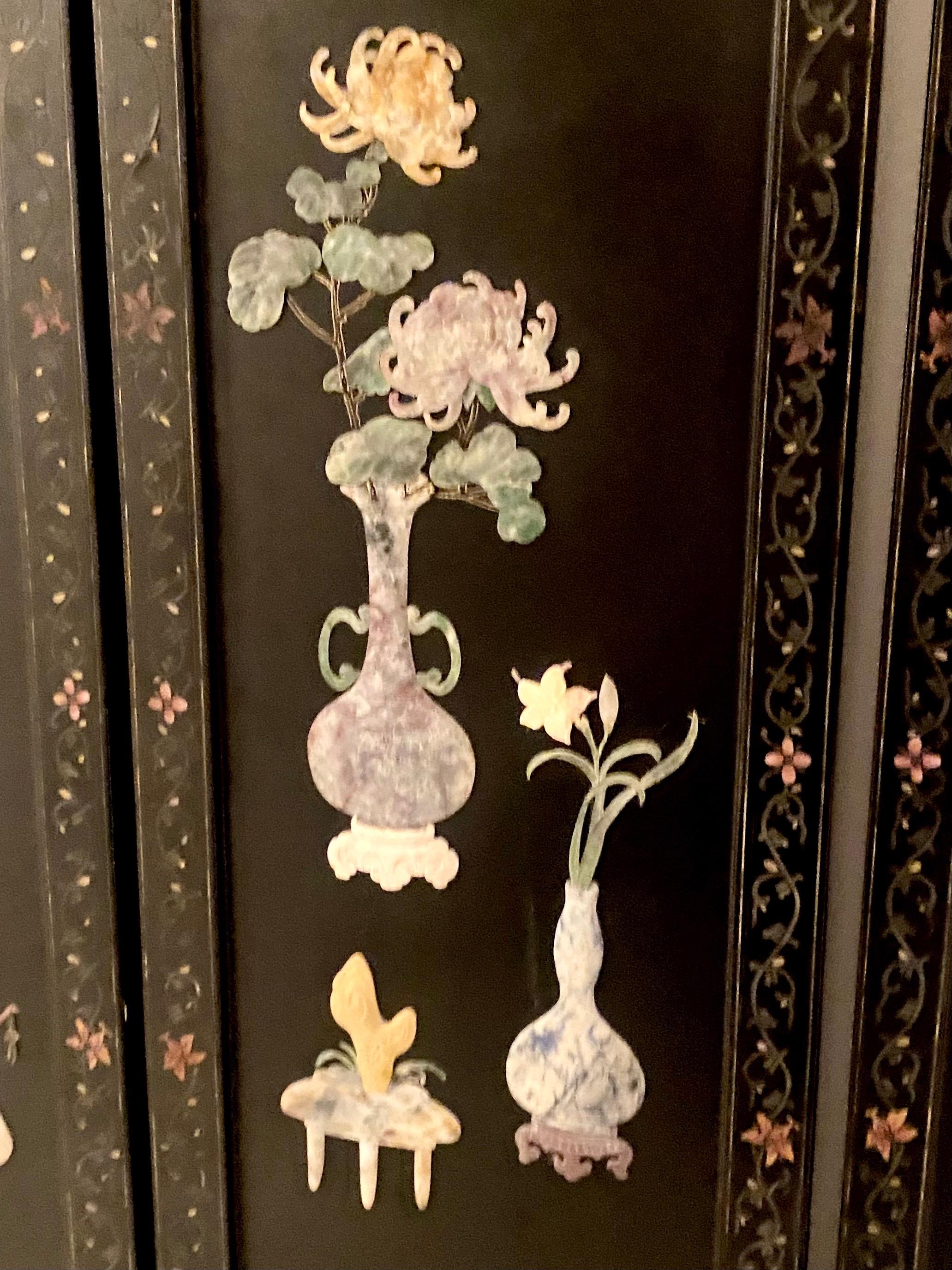 Paravento cinese in pietra saponaria, pietra dura semipreziosa e lacca in vendita 2