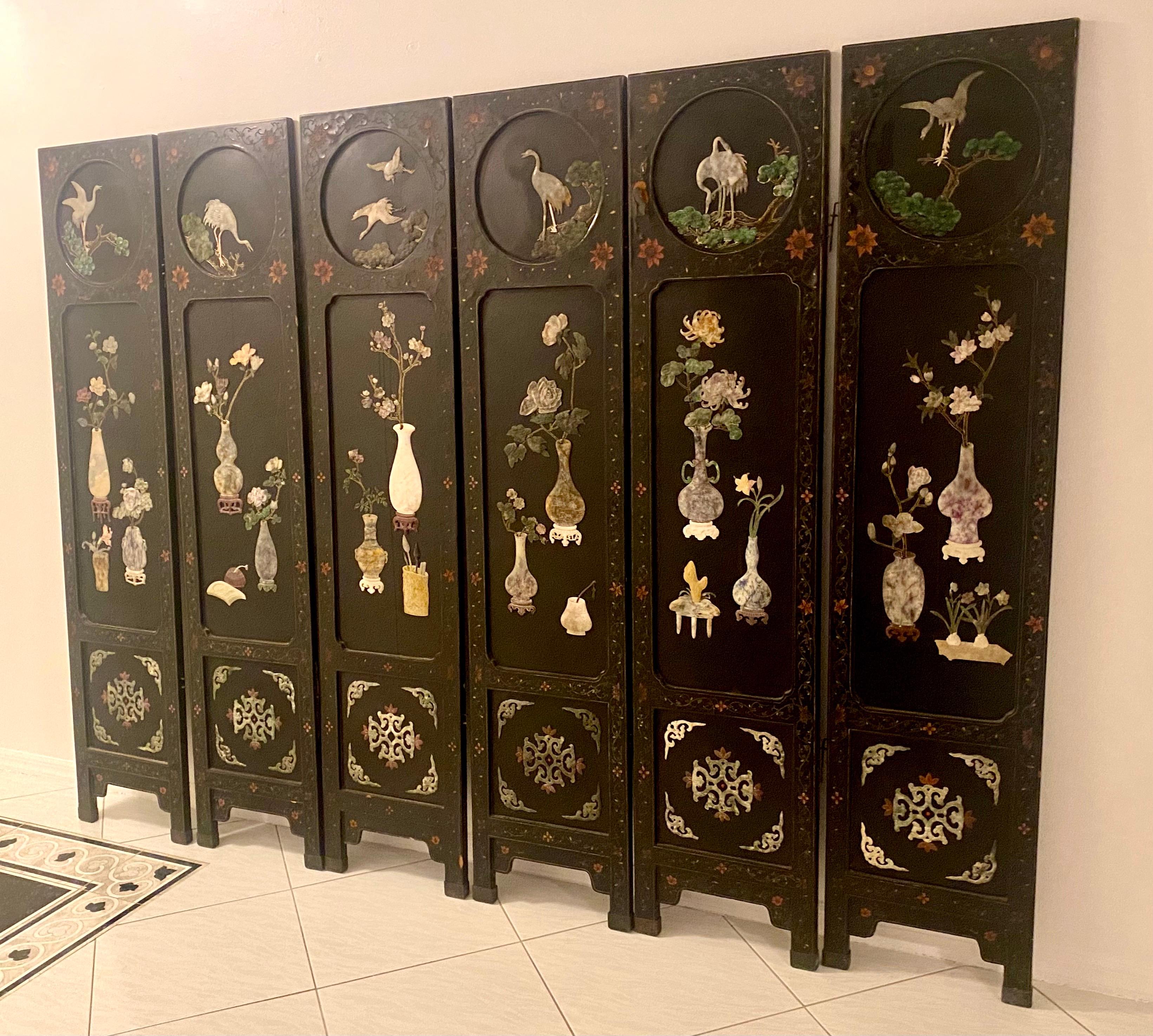 Esportazione cinese Paravento cinese in pietra saponaria, pietra dura semipreziosa e lacca in vendita