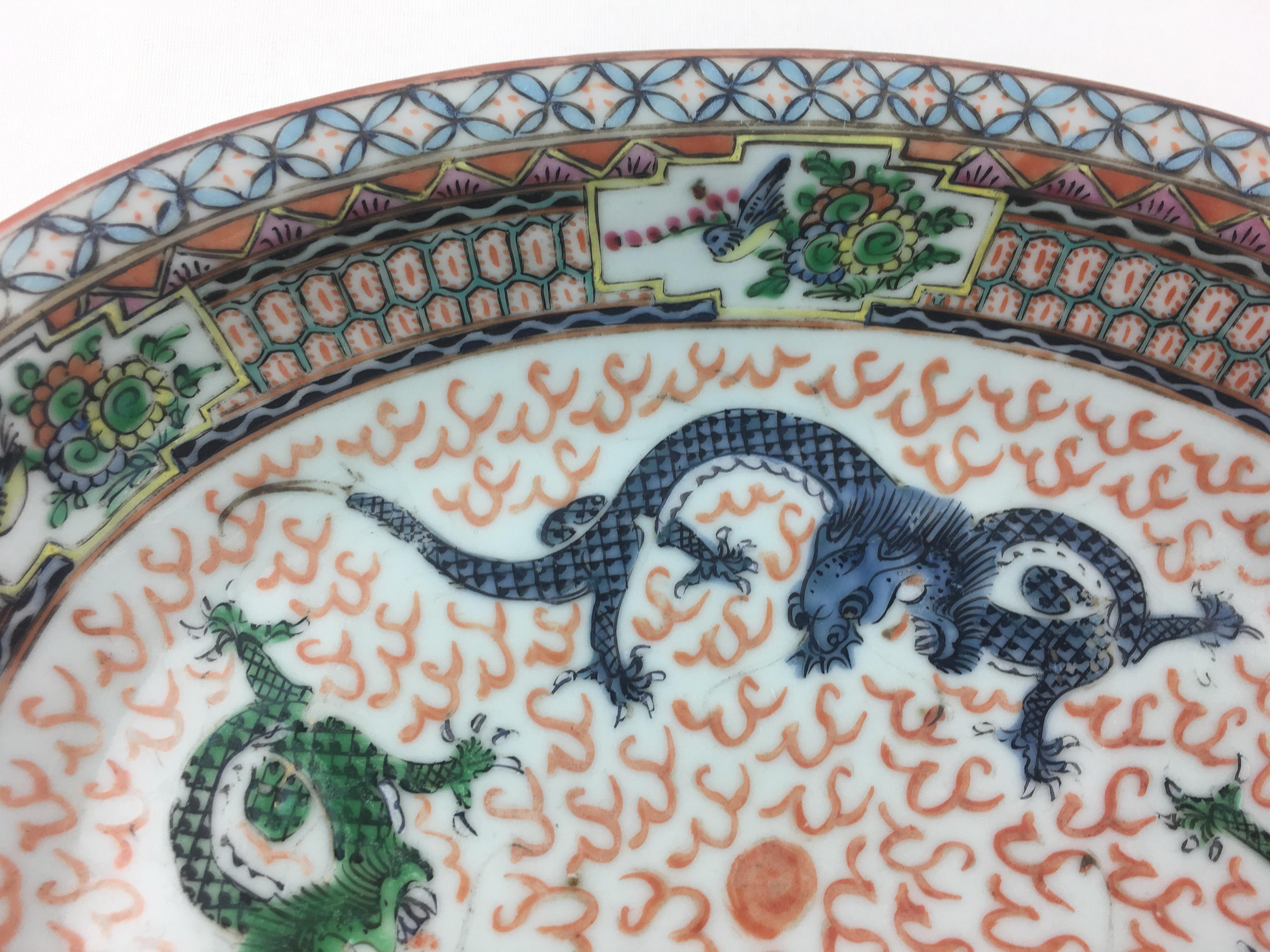 Chinese Serving Bowl Adorned with Dragons In Good Condition In Miami, FL