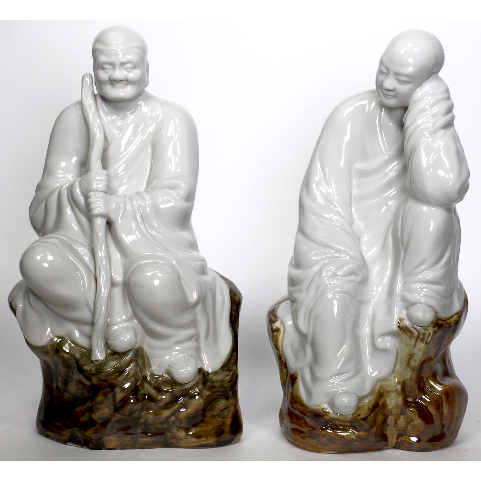 Chinesisches Set von achtzehn Blanc de Chine emaillierten Keramik-Arhats oder Luohan-Buddhas im Angebot 4