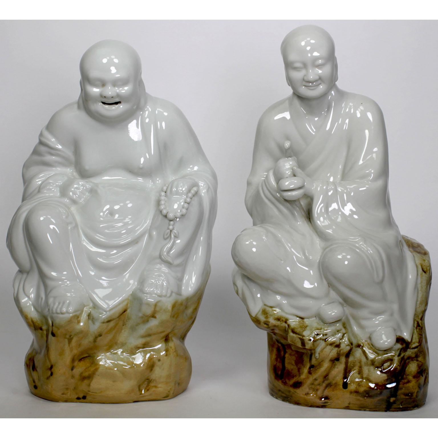 Chinesisches Set von achtzehn Blanc de Chine emaillierten Keramik-Arhats oder Luohan-Buddhas im Angebot 2