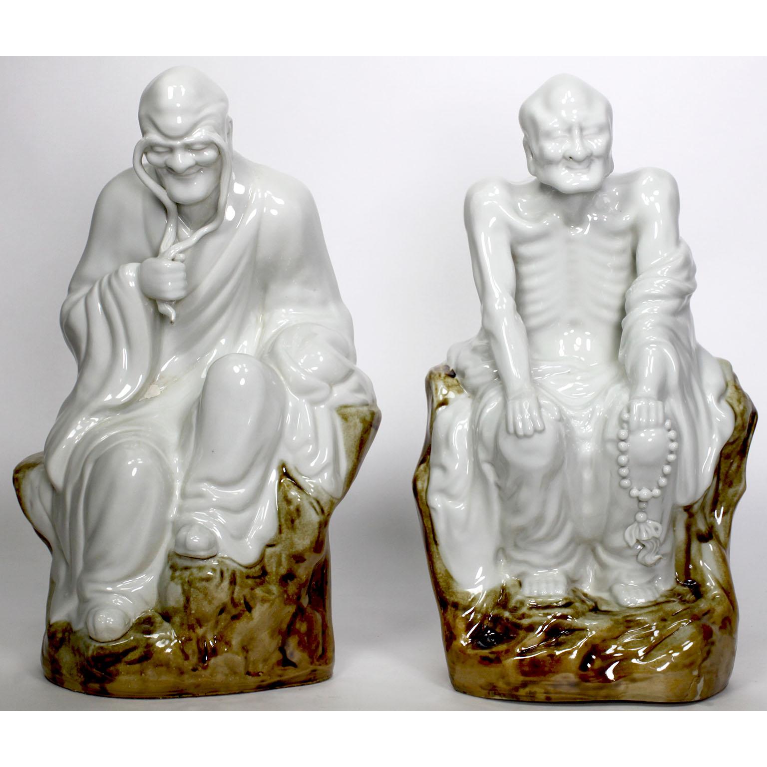 Chinesisches Set von achtzehn Blanc de Chine emaillierten Keramik-Arhats oder Luohan-Buddhas im Angebot 3