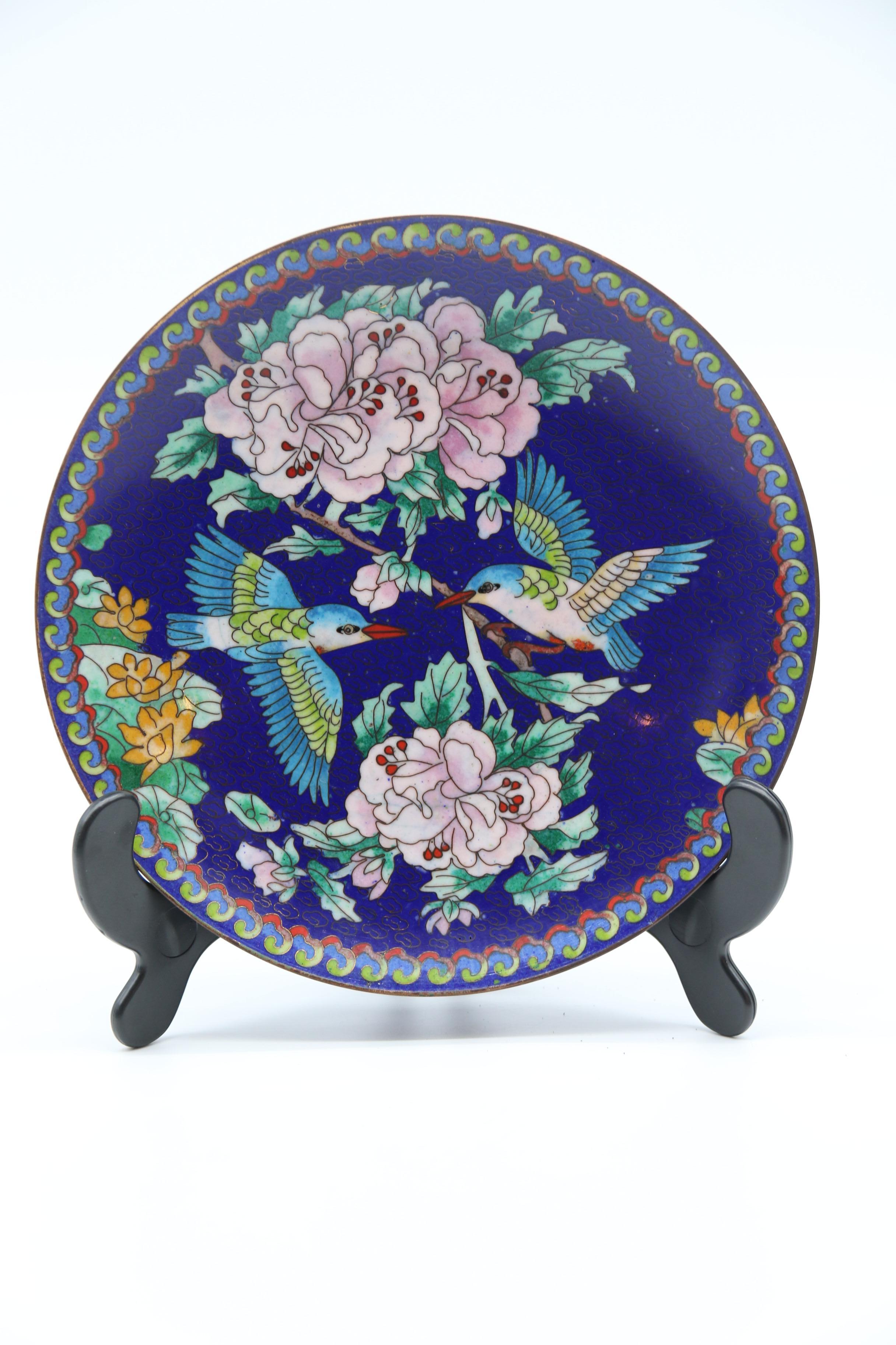 Chinese set of four cloisonne plates depicting birds and blossom, circa 1930 In Good Condition For Sale In Central England, GB