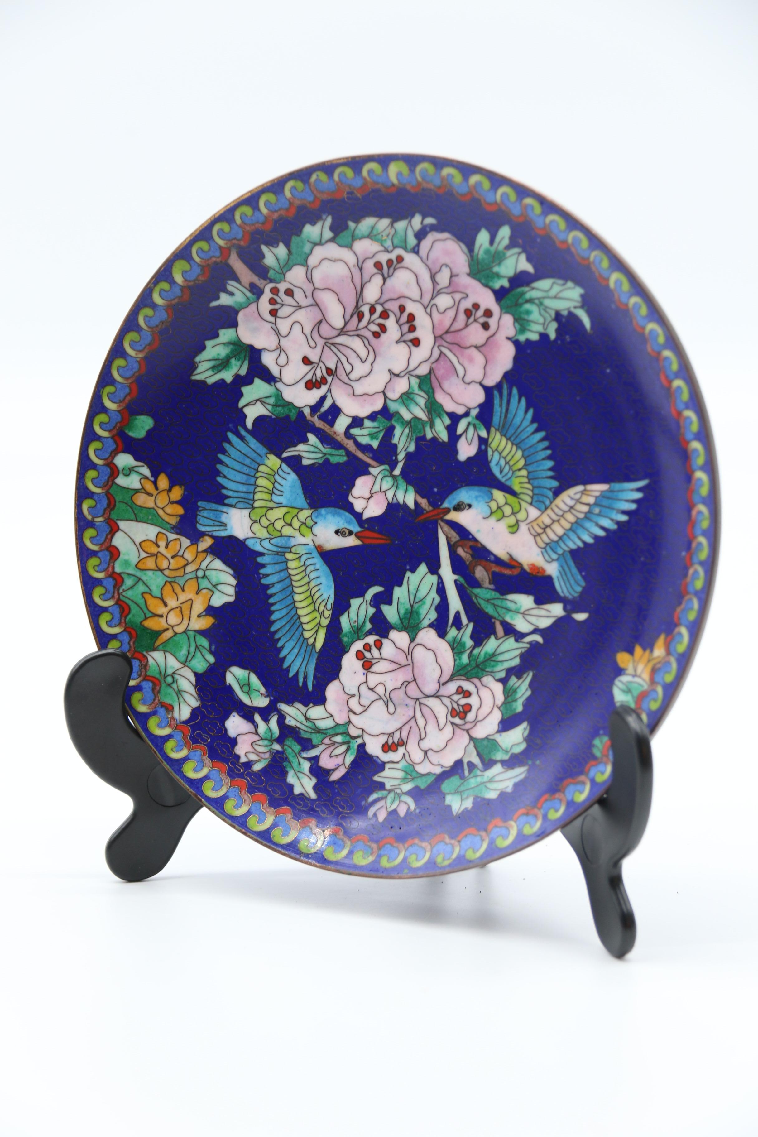 Enamel Chinese set of four cloisonne plates depicting birds and blossom, circa 1930 For Sale