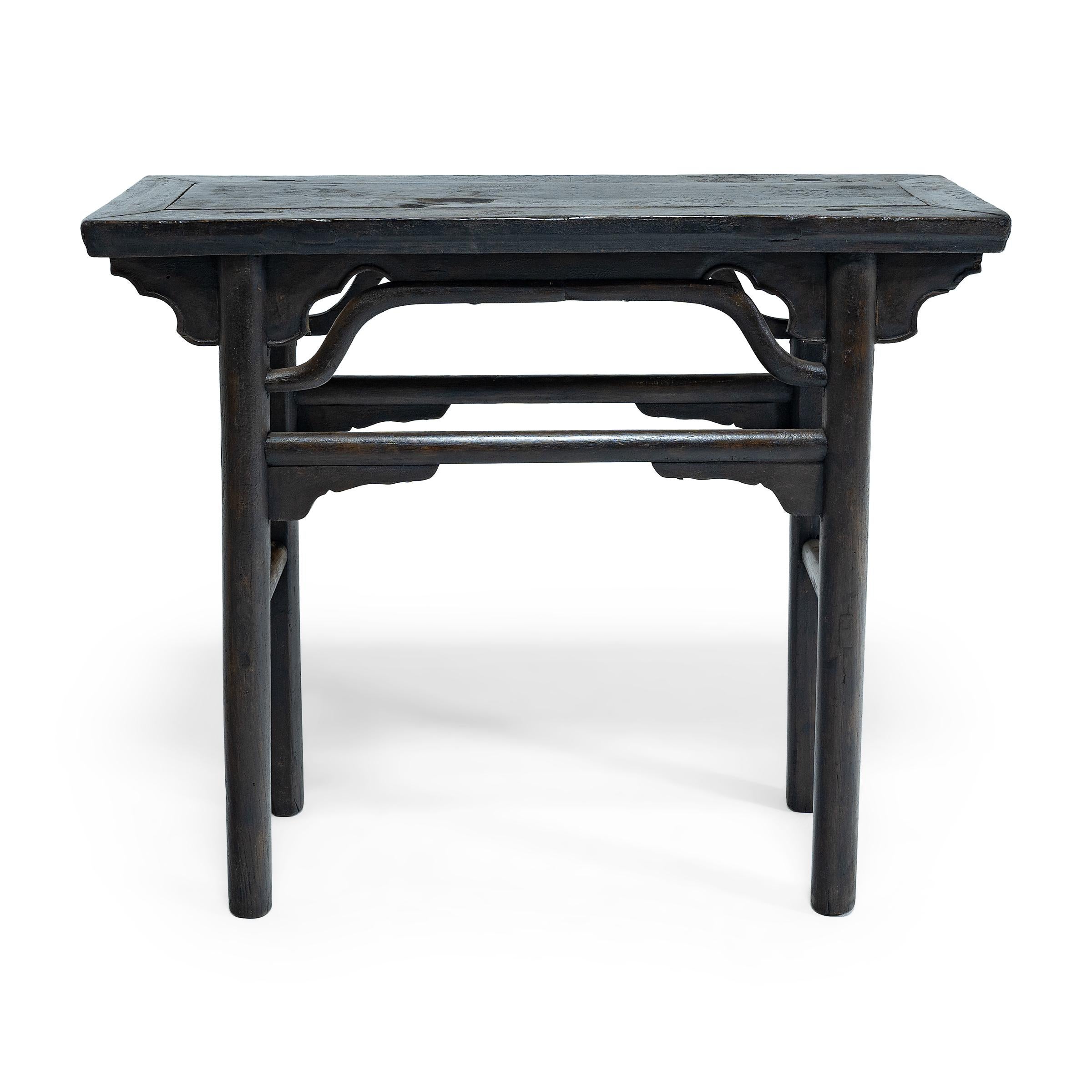 Chinese Shallow Wine Table, C. 1800 In Good Condition For Sale In Chicago, IL